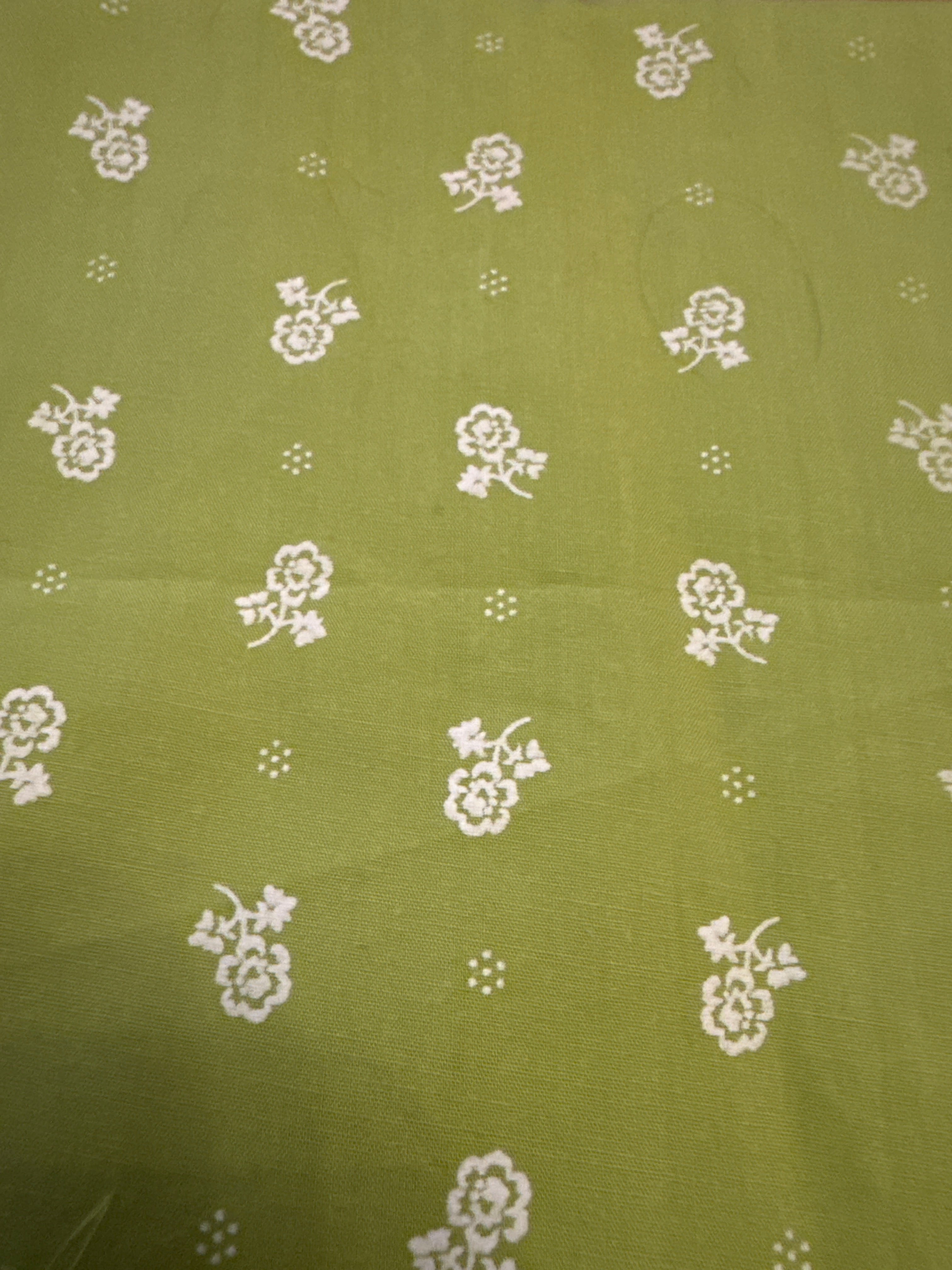 Grüner Trachtenstoff am Stück