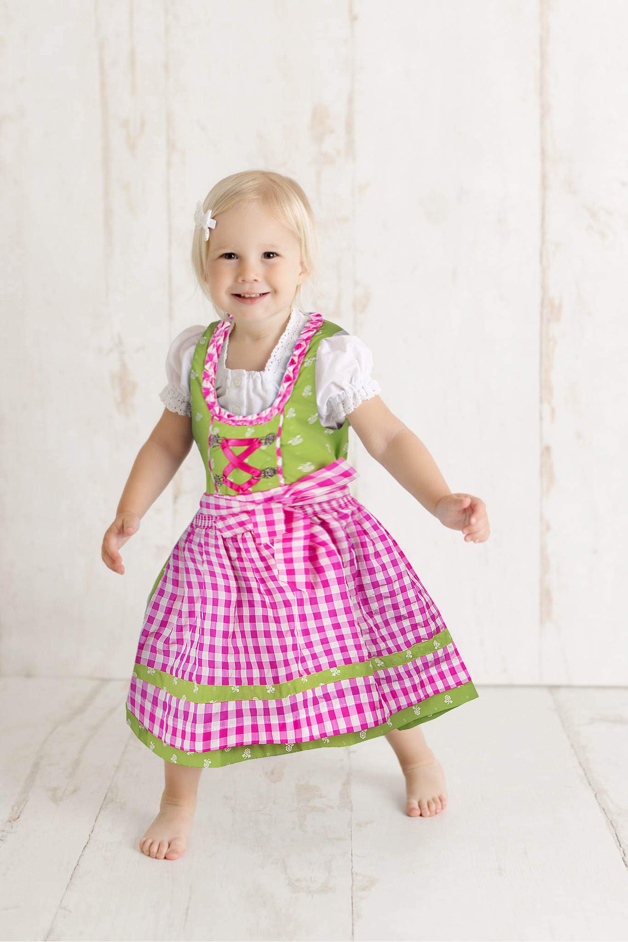 Kinderdirndl aus grünem Trachtenstoff genäht