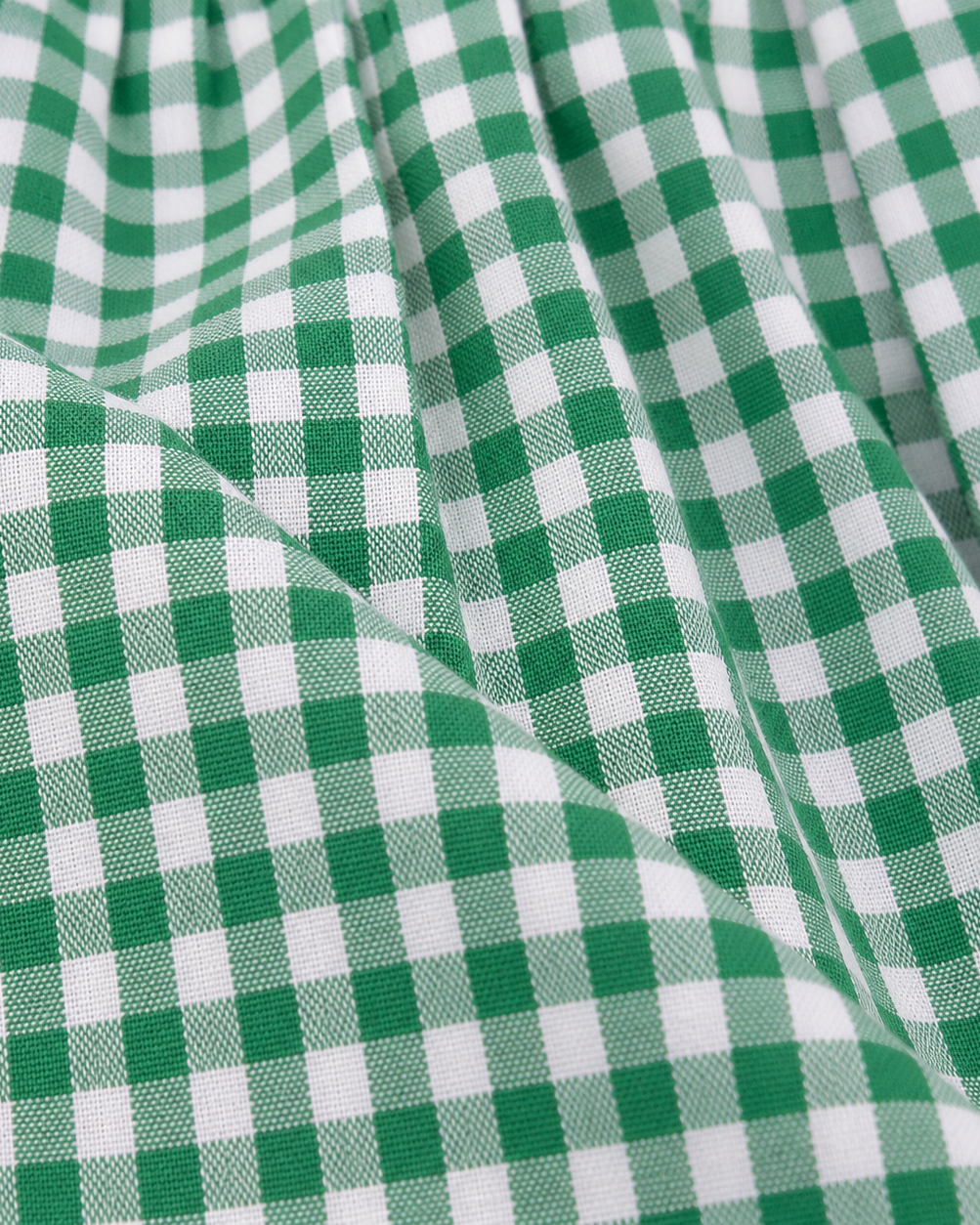 Detailaufnahme der Schürze vom Kinderdirndl Nele grün