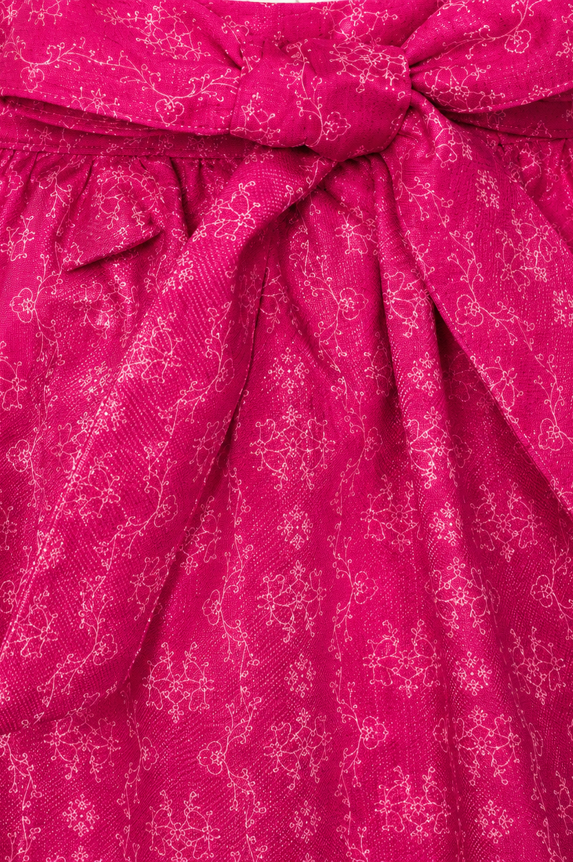 Detailaufnahme der Schürze vom Kinderdirndl Tami