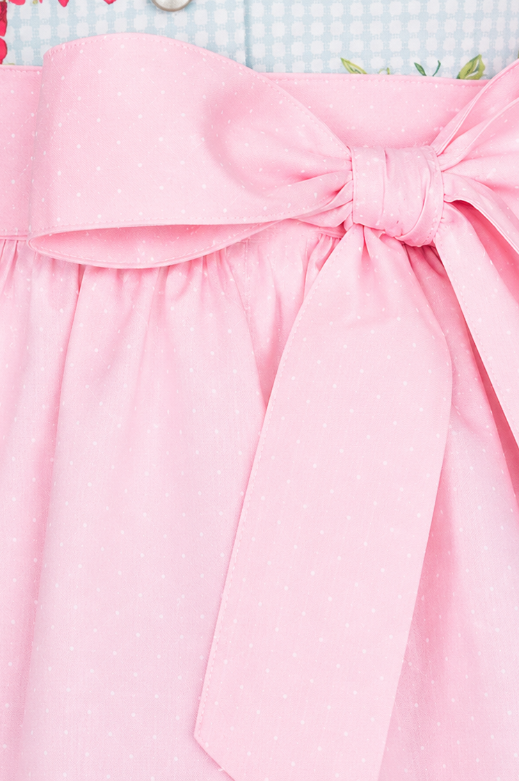 Detailaufnahme der Schürze vom Kinderdirndl Vicky