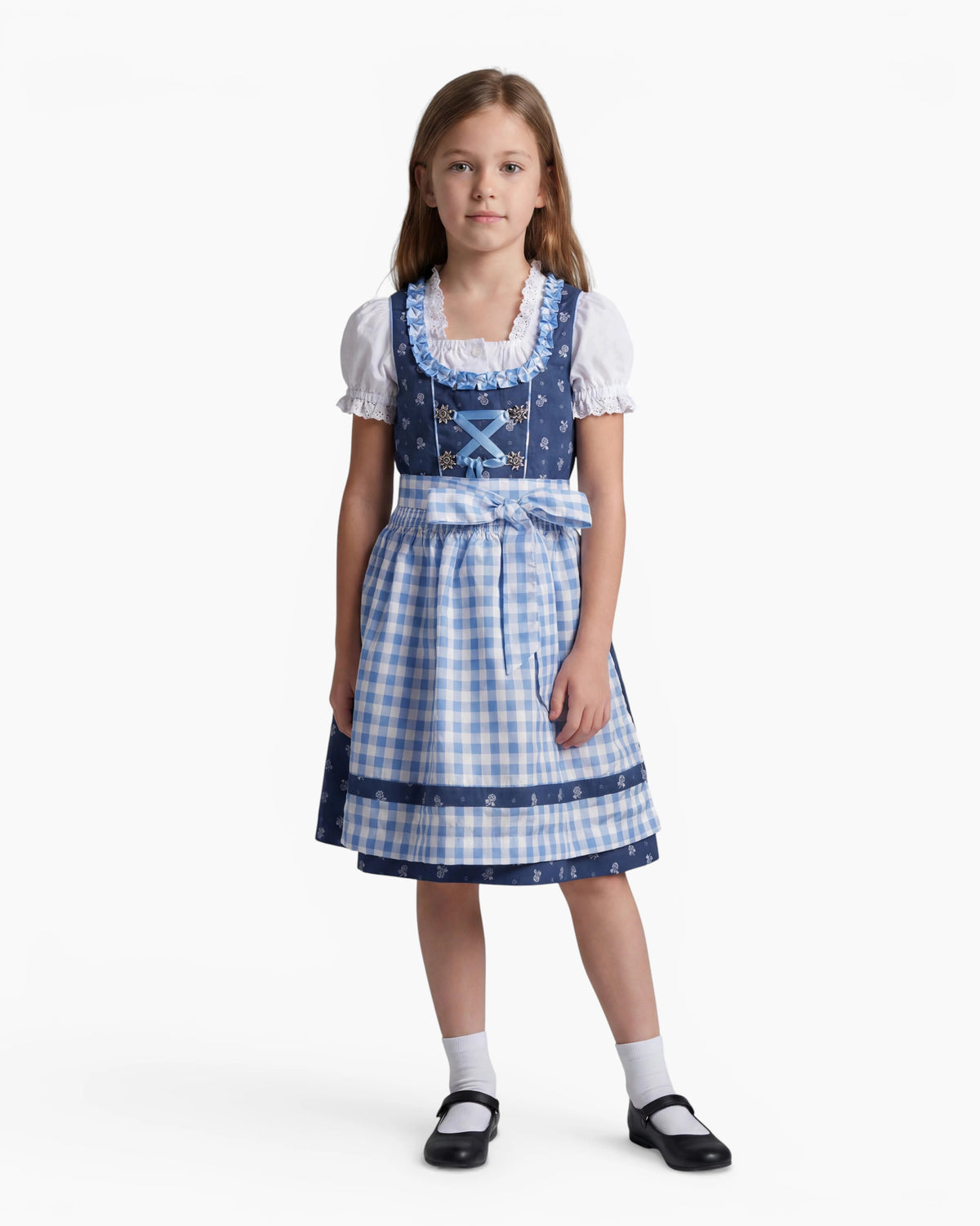 Mädchen trägt das Kinderdirndl Chrissi in Blau