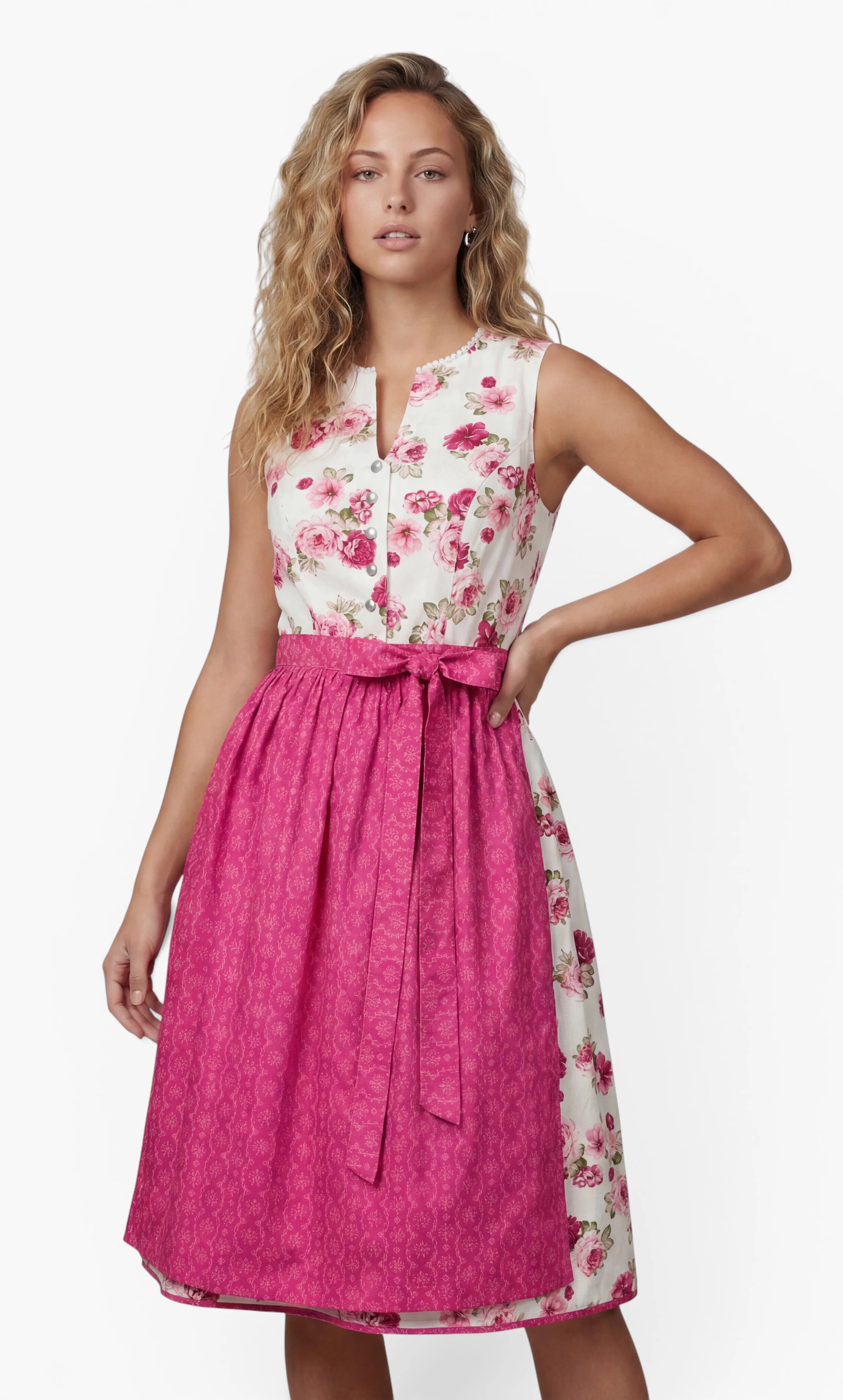 Model trägt Dirndl Astrid mit pinker Schürze