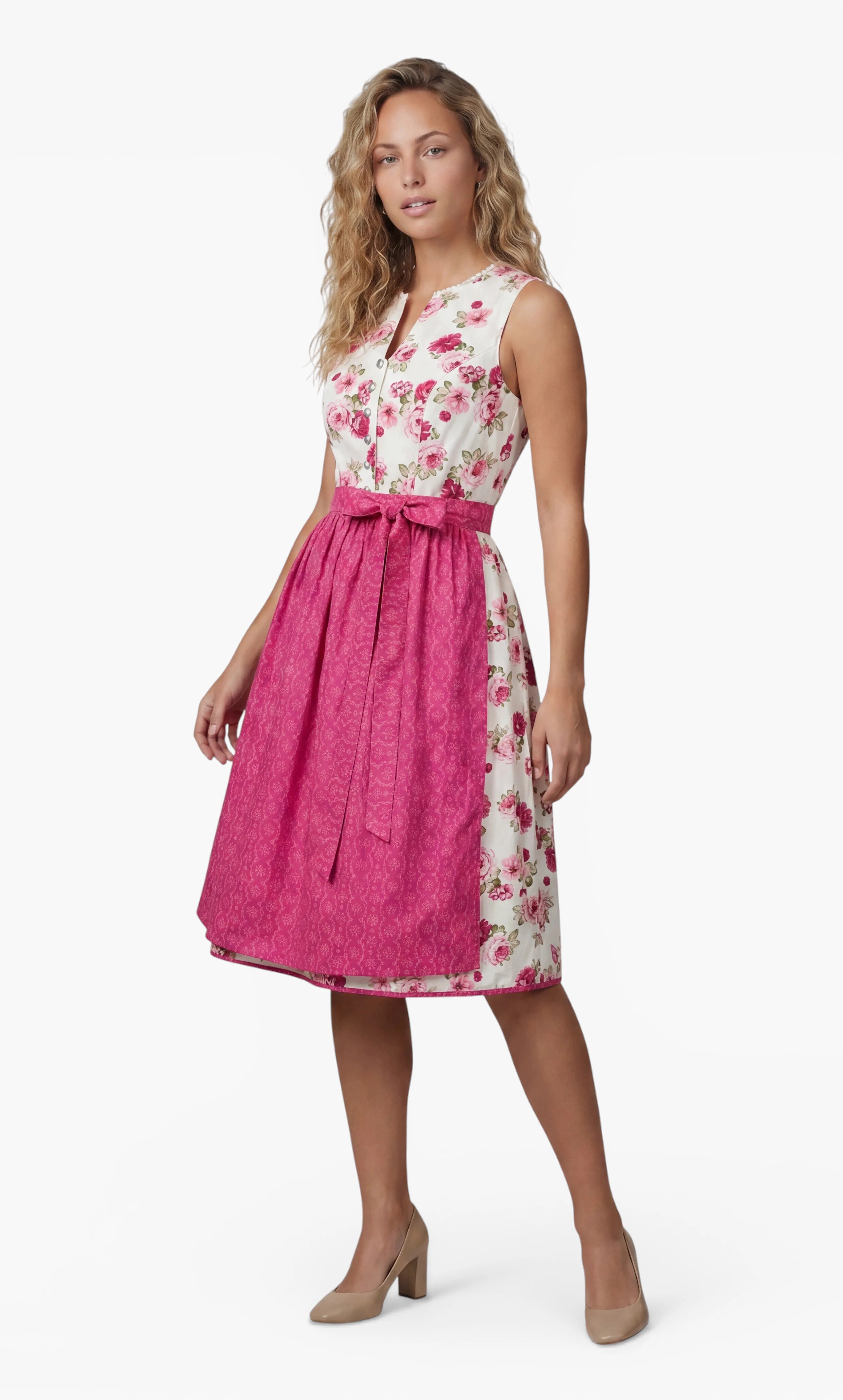 Model trägt Dirndl Astrid mit pinker Schürze