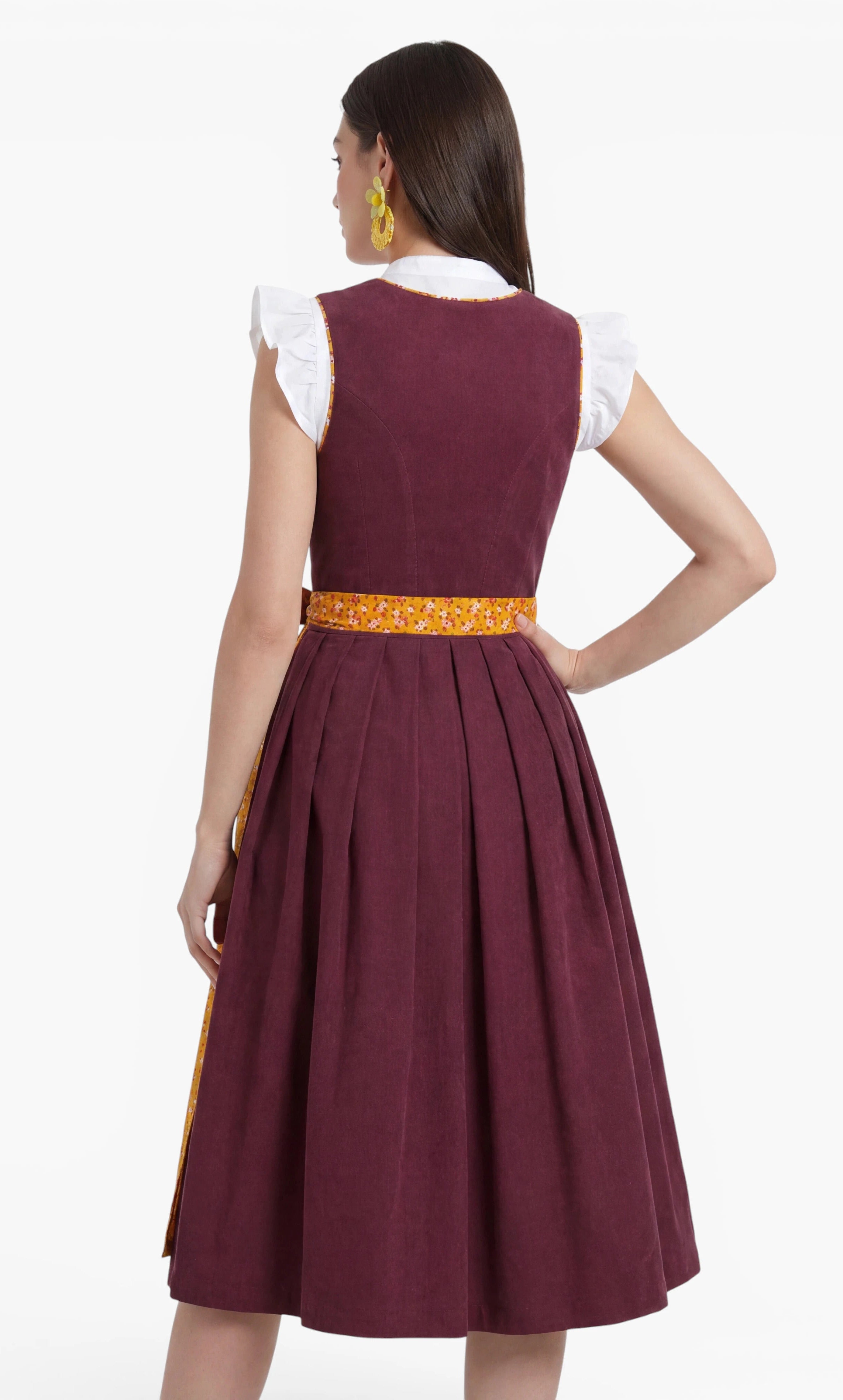 Dirndl Bridget getragen von Model Rückansicht