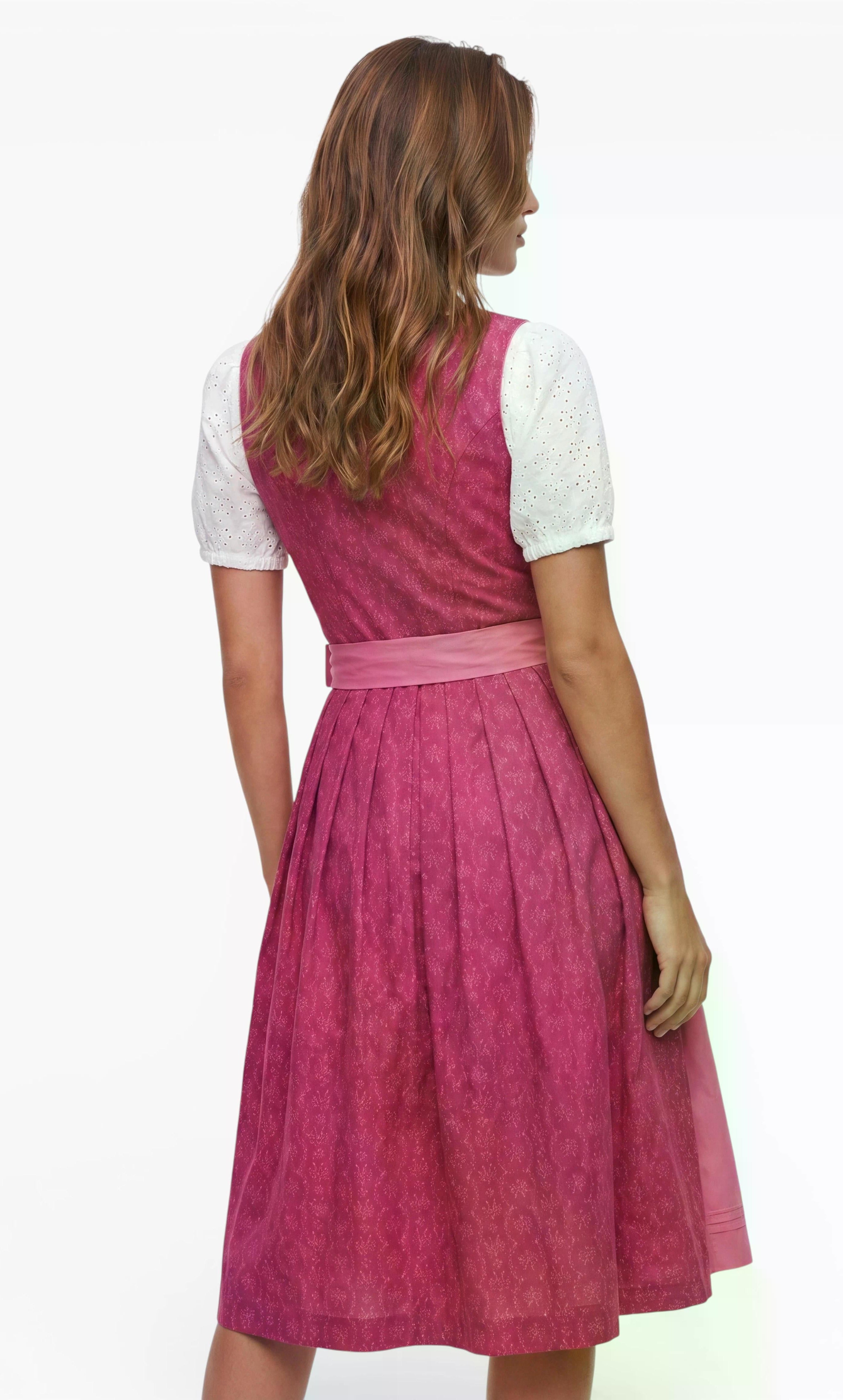 Dirndl Erika am Model getragen Rückansicht