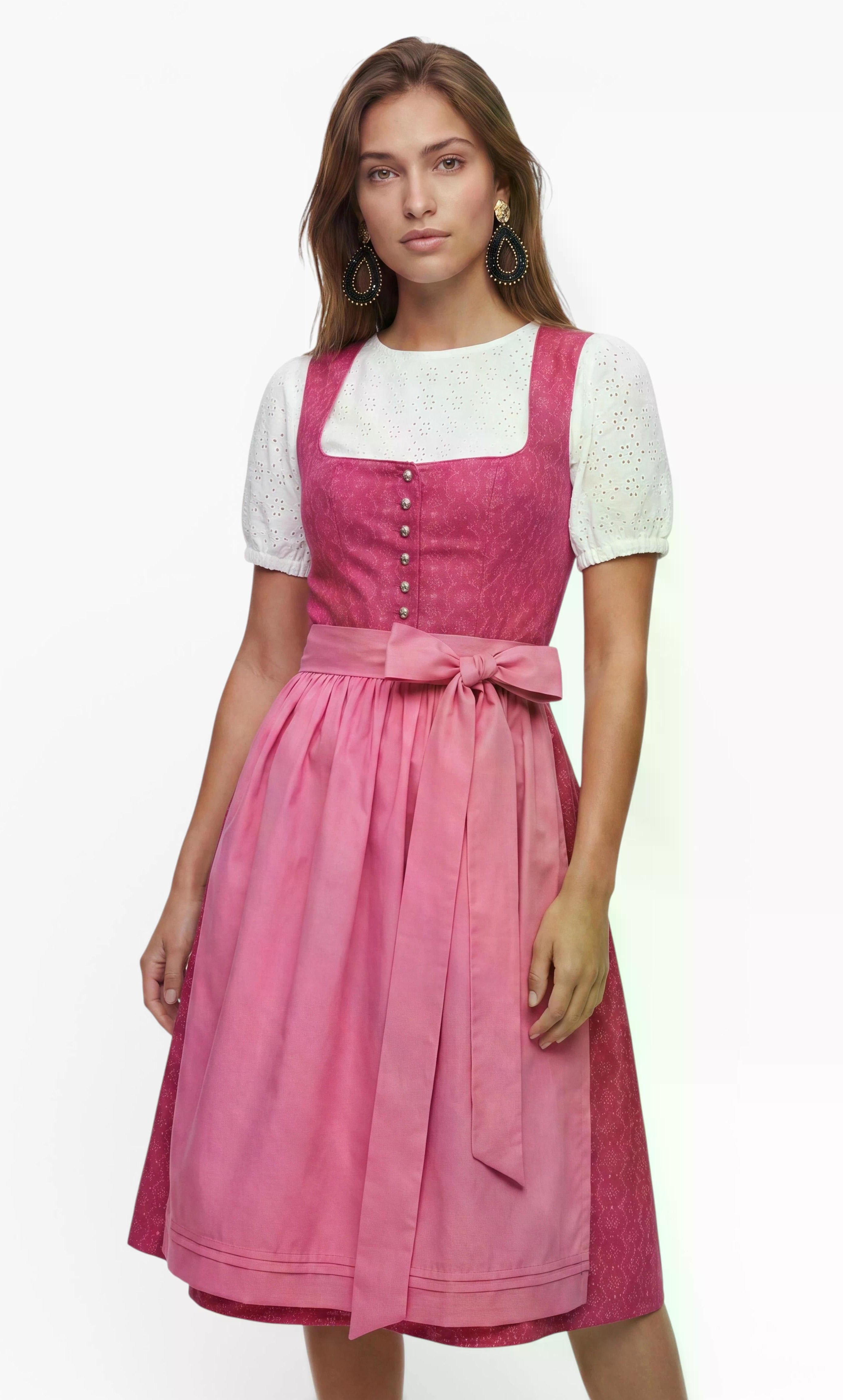 Dirndl Erika Frontansicht am Model