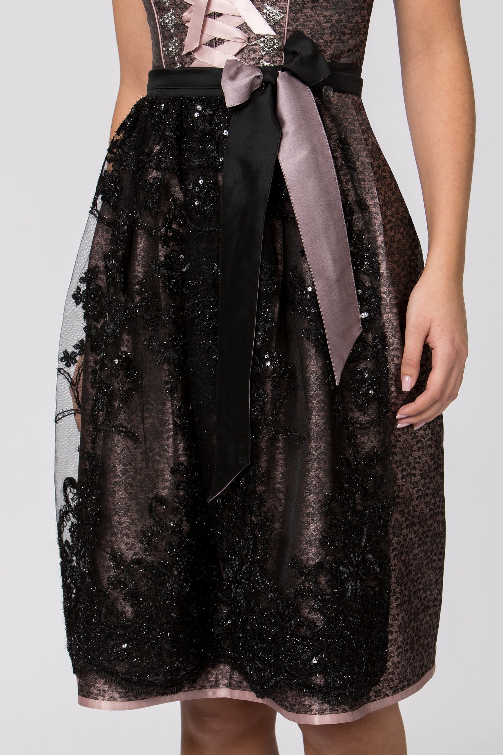 Detailansicht Schürze Dirndl Finja