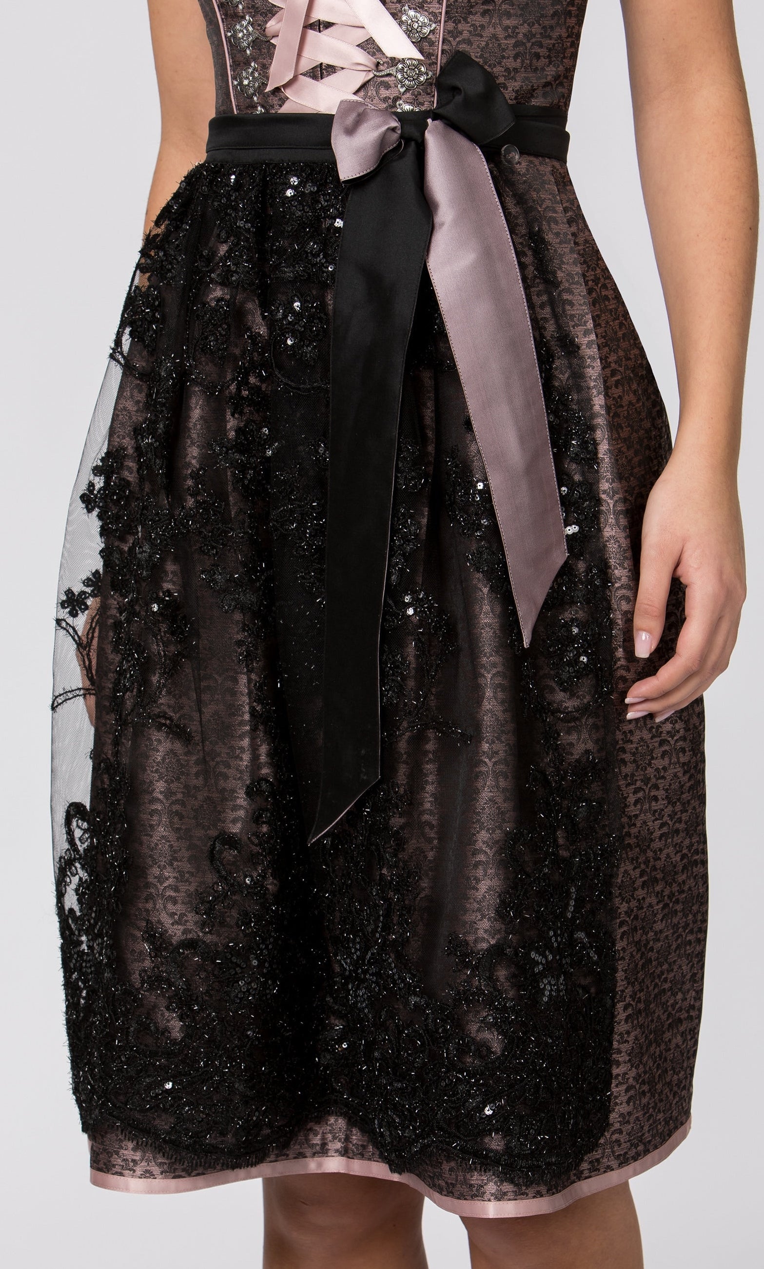 Detailansicht Schürze Dirndl Finja