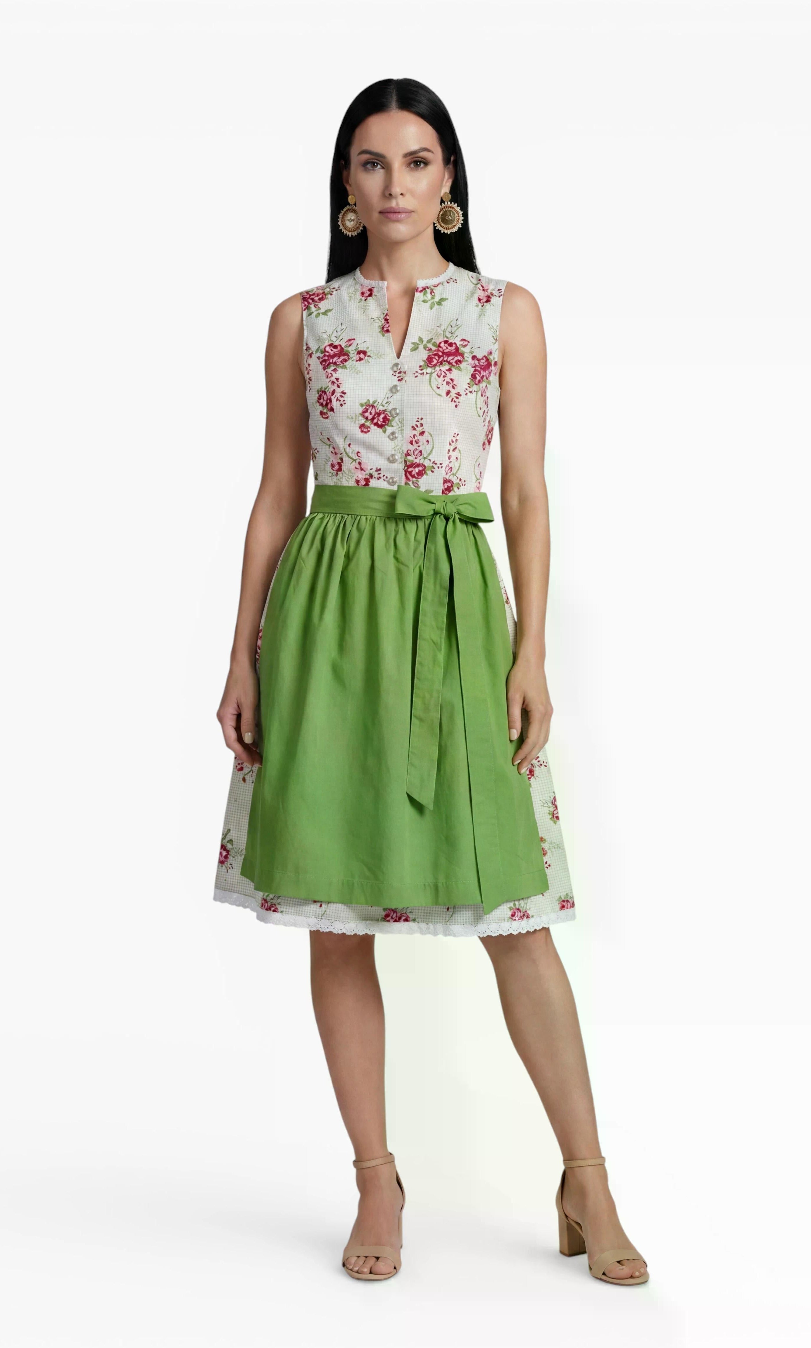 Dirndl Johanna am Model getragen