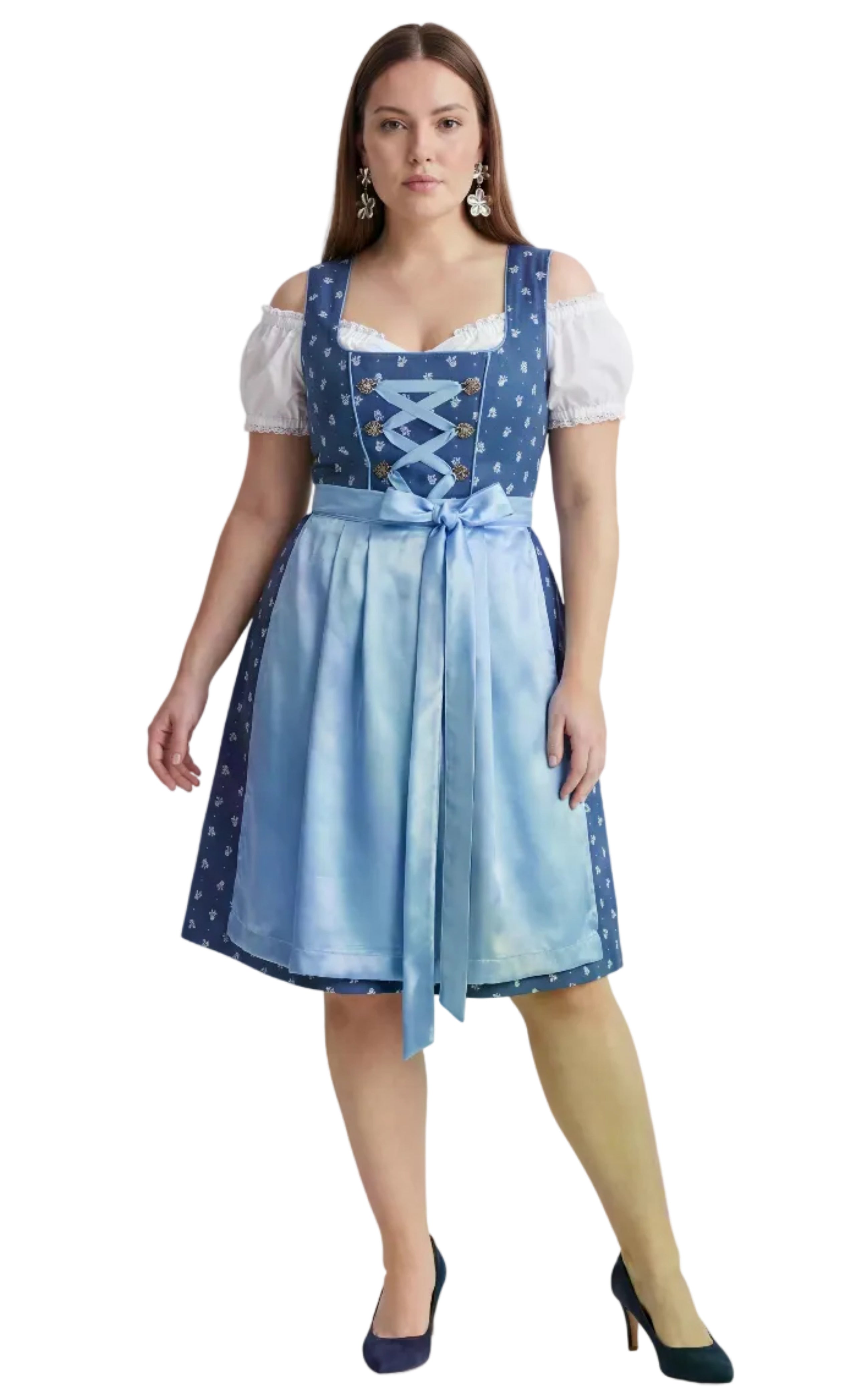Dirndl Julia am Model getragen