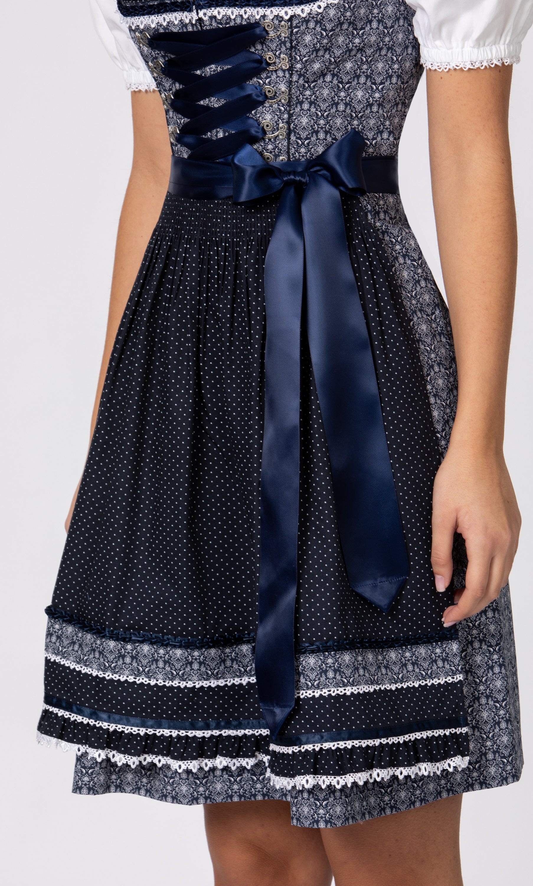 Dirndl Kim in Dunkelblau mit passender Schürze