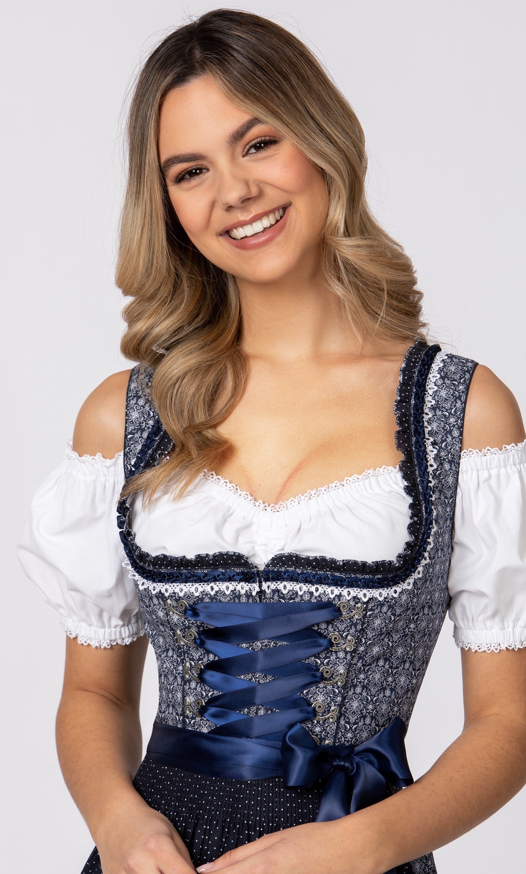 Dirndl Kim in Dunkelblau, Detailansicht