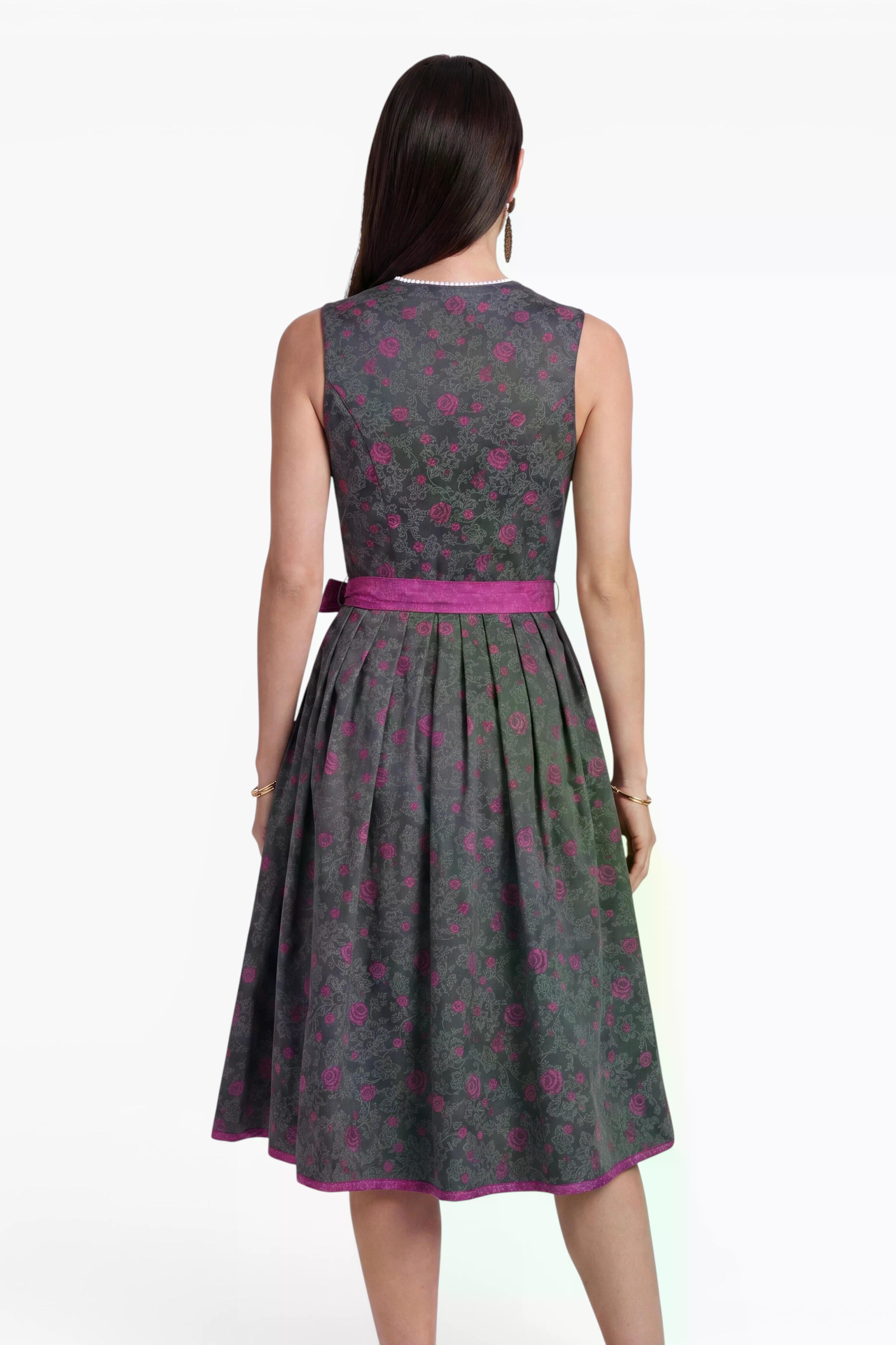 Dirndl Nadja am Model Rückansicht