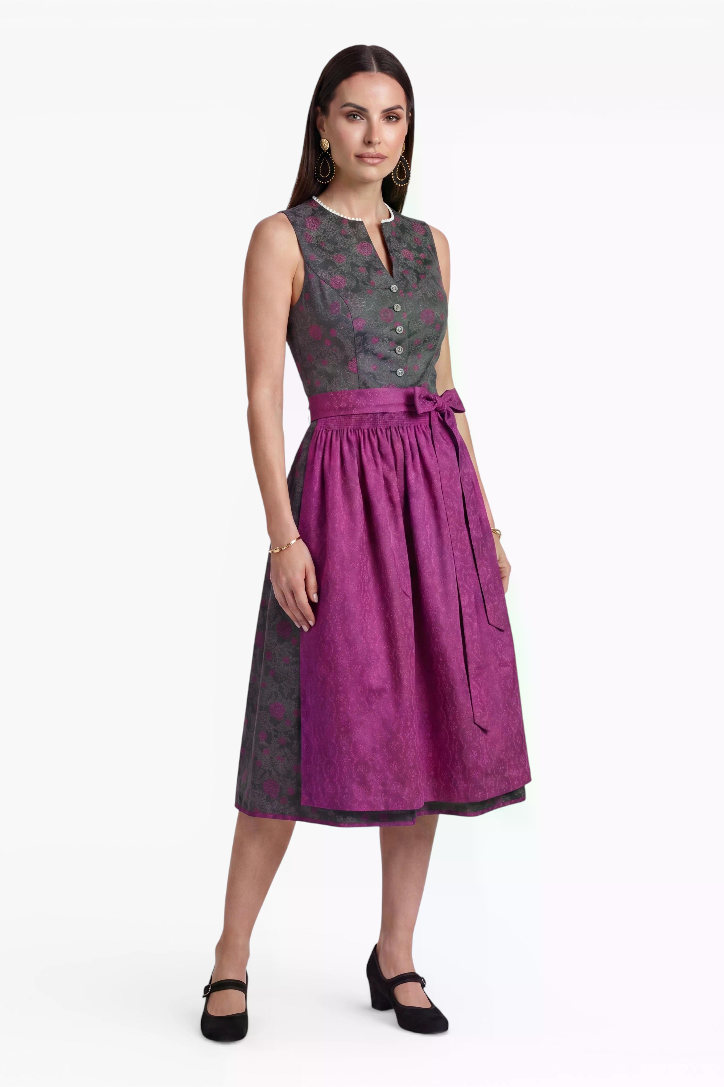 Dirndl Nadja am Model Seitenansicht