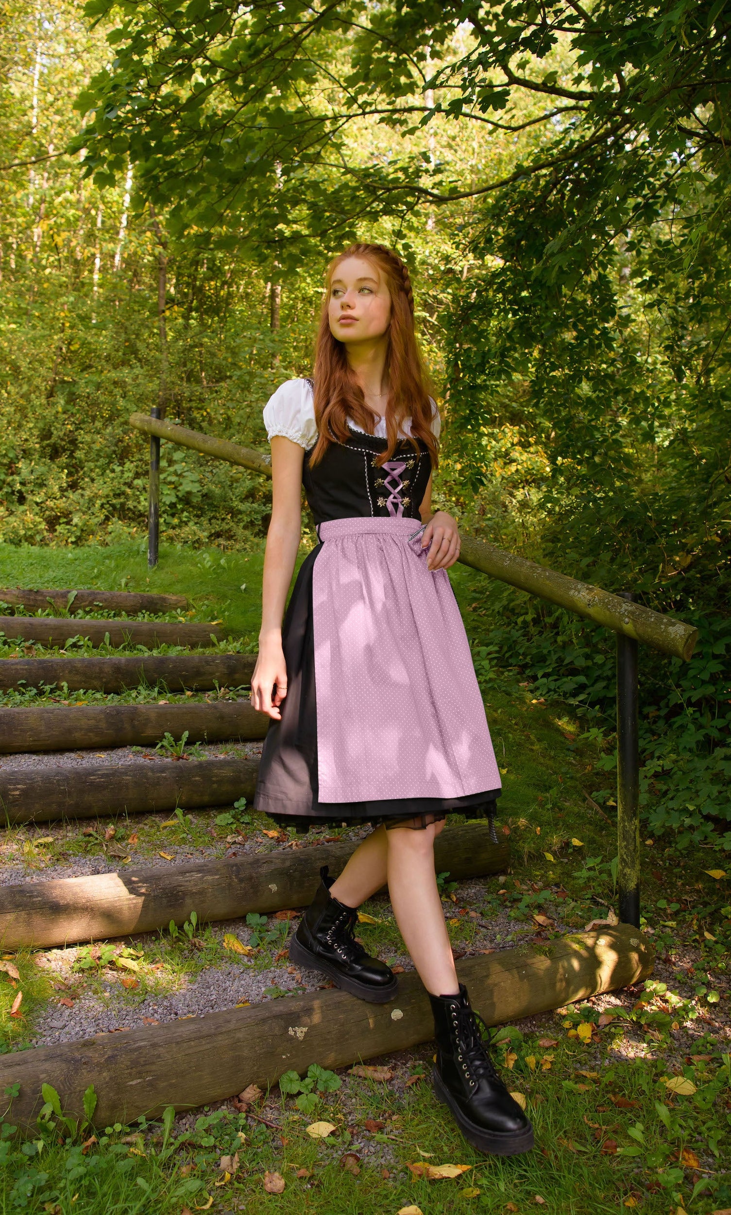 Dirndl Pia rosa am Model getragen