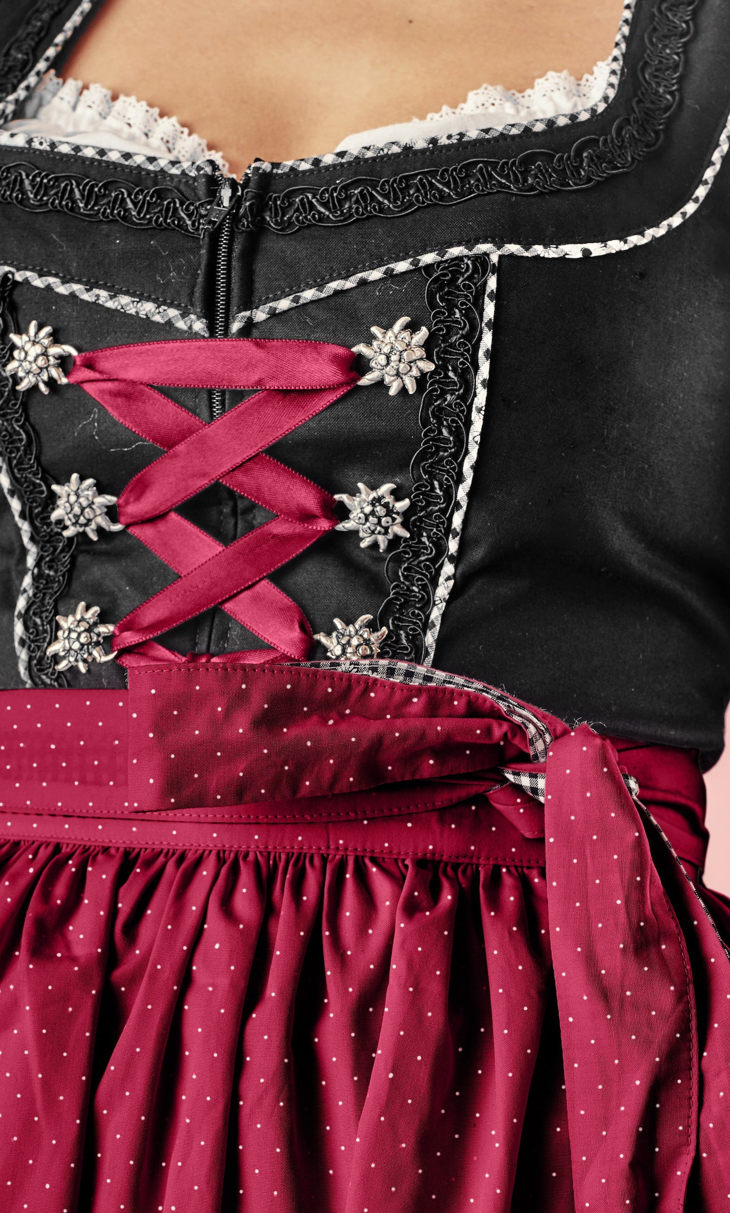 Detailansicht Dirndl Pia Dirndlhaken
