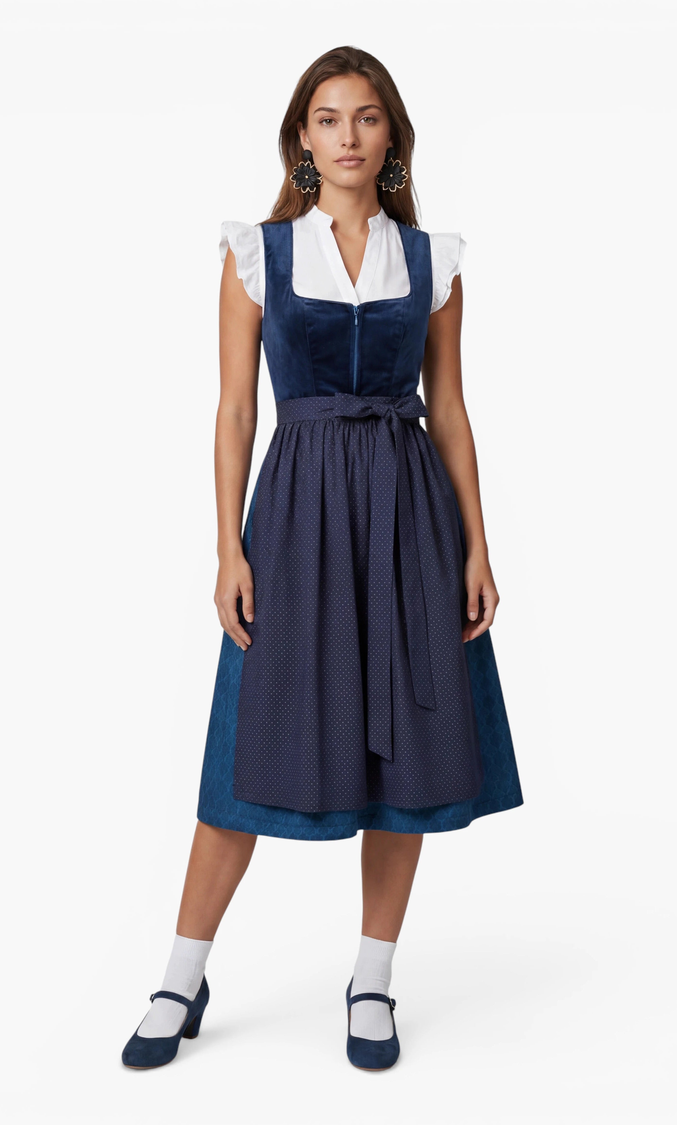 Dirndl Samy Blau getragen von Model Vorderansicht