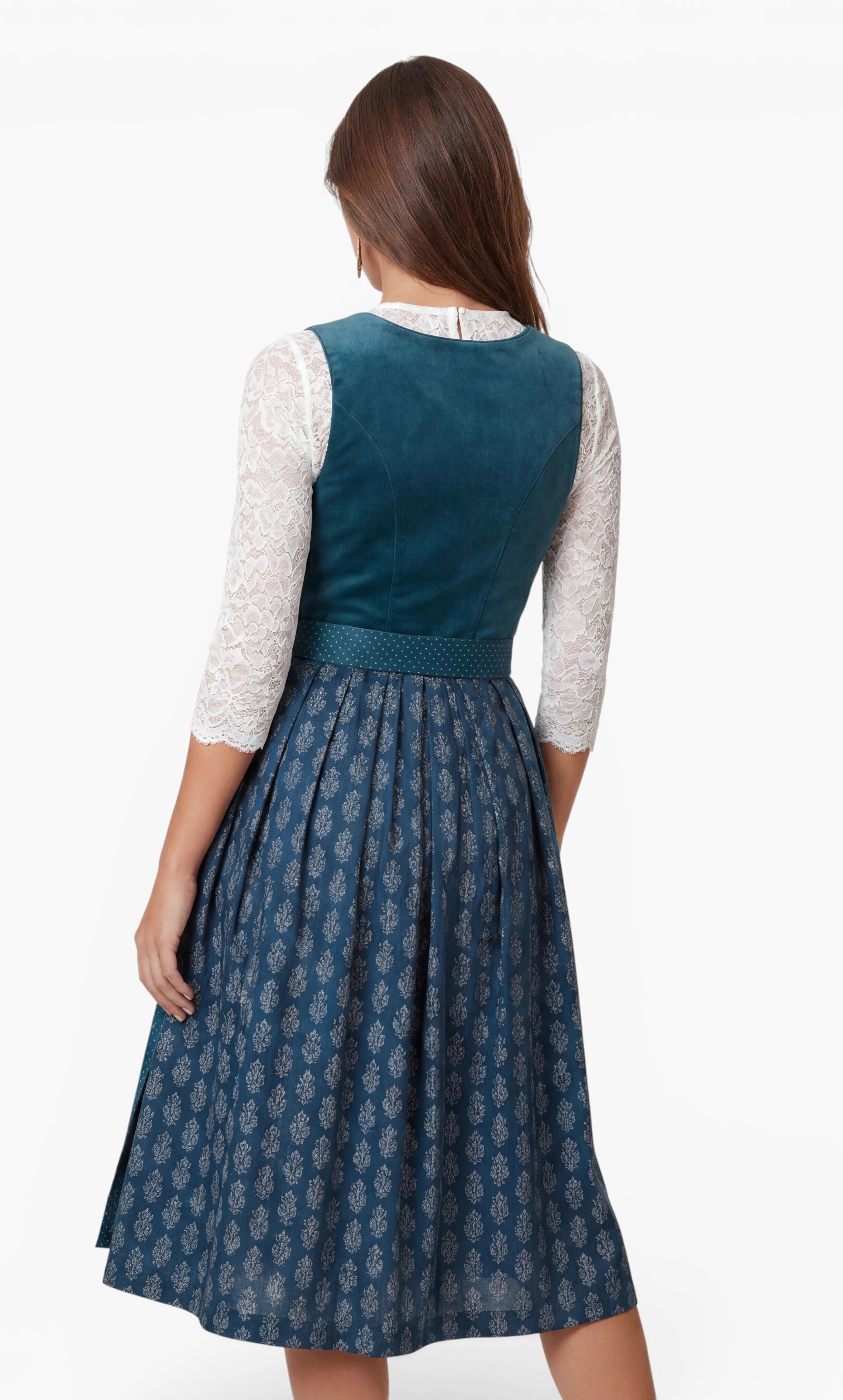 Rückansicht Model Dirndl Samy in Petrol mit Samtoberteil