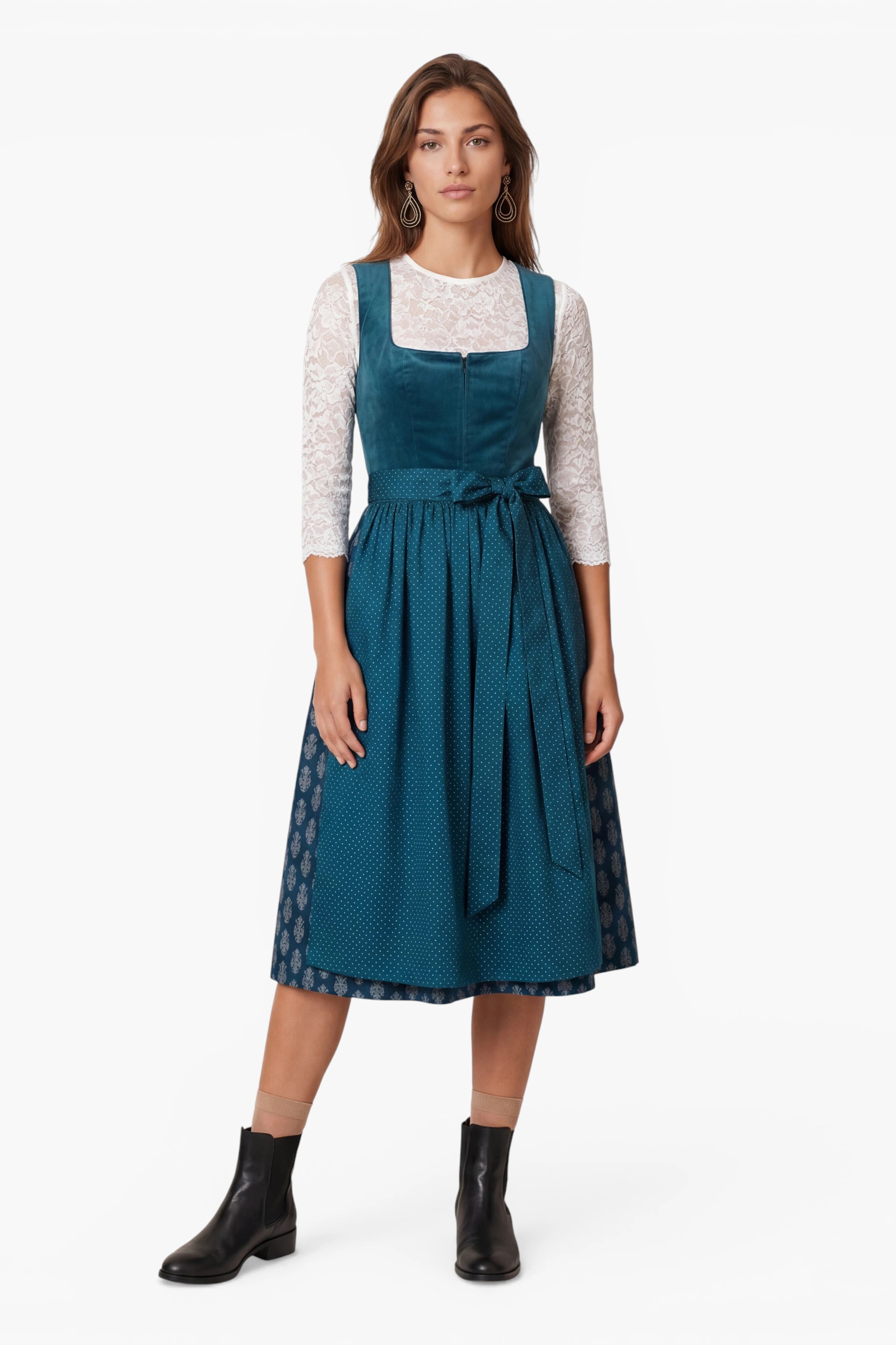 Dirndl Samy Petrol getragen von Model Vorderansicht