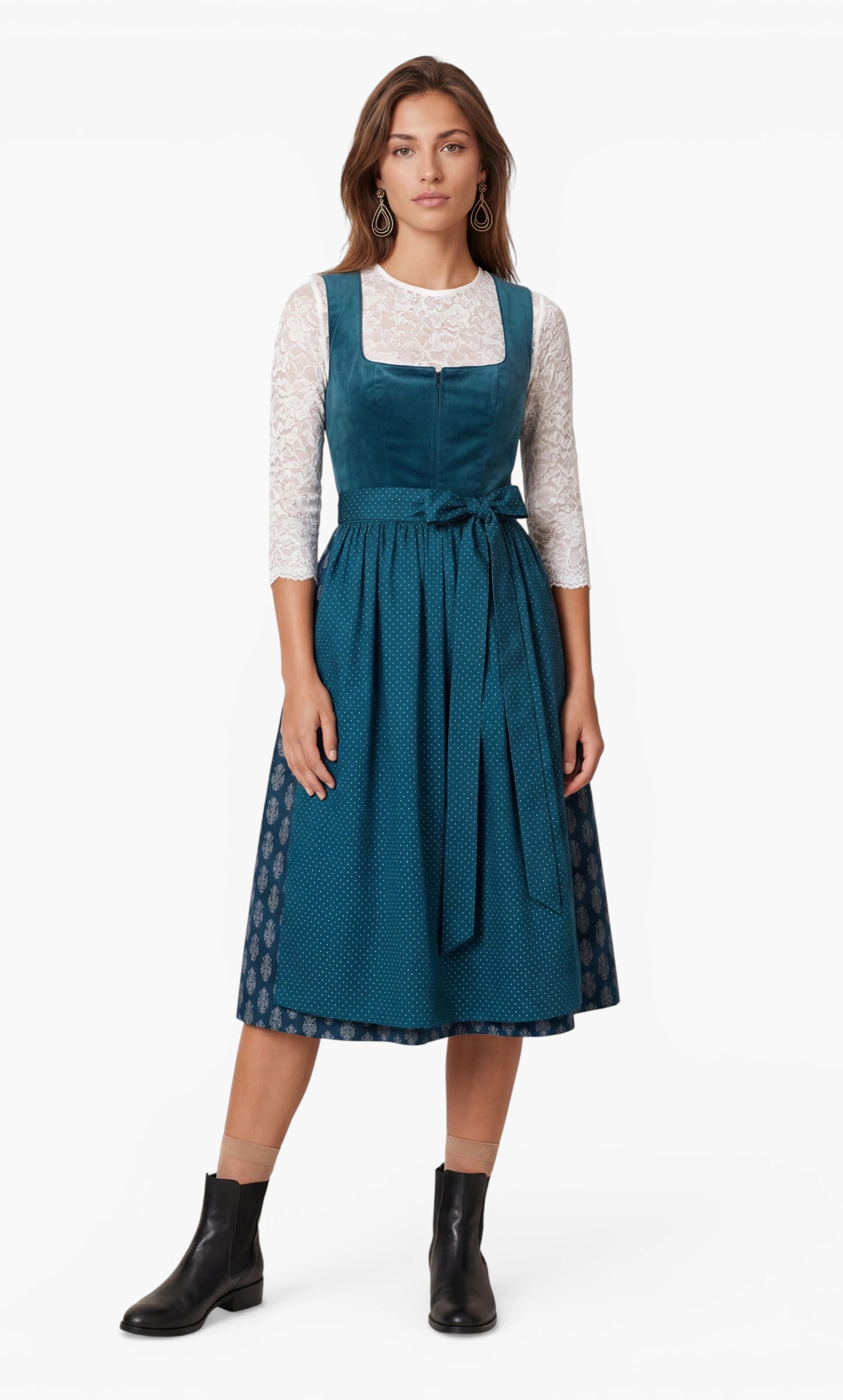 Dirndl Samy Petrol getragen von Model Vorderansicht