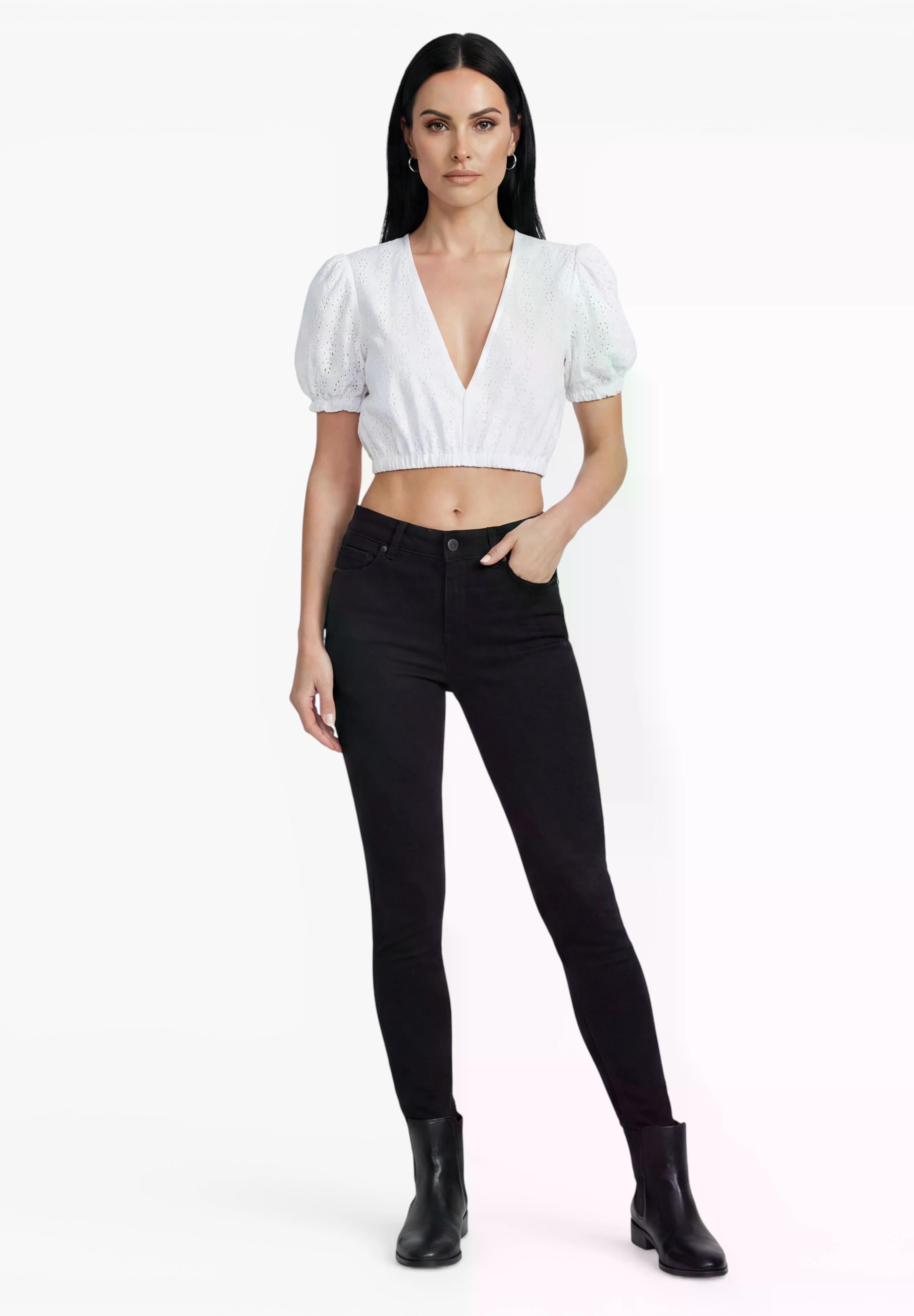 Dirndlbluse Lindsay Ganzkörperfoto