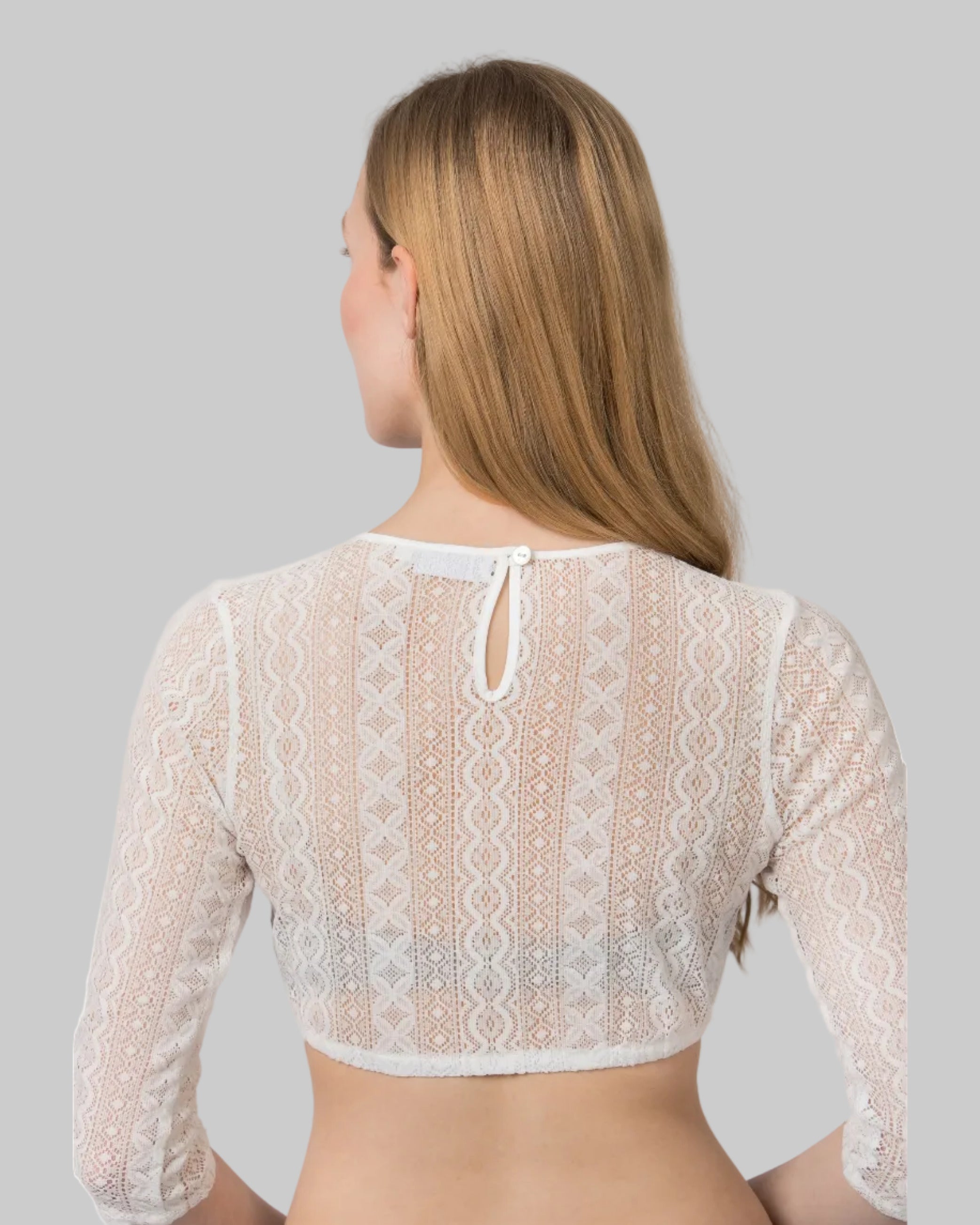 Model trägt Dirndlbluse Viara aus Spitze, Rückansicht