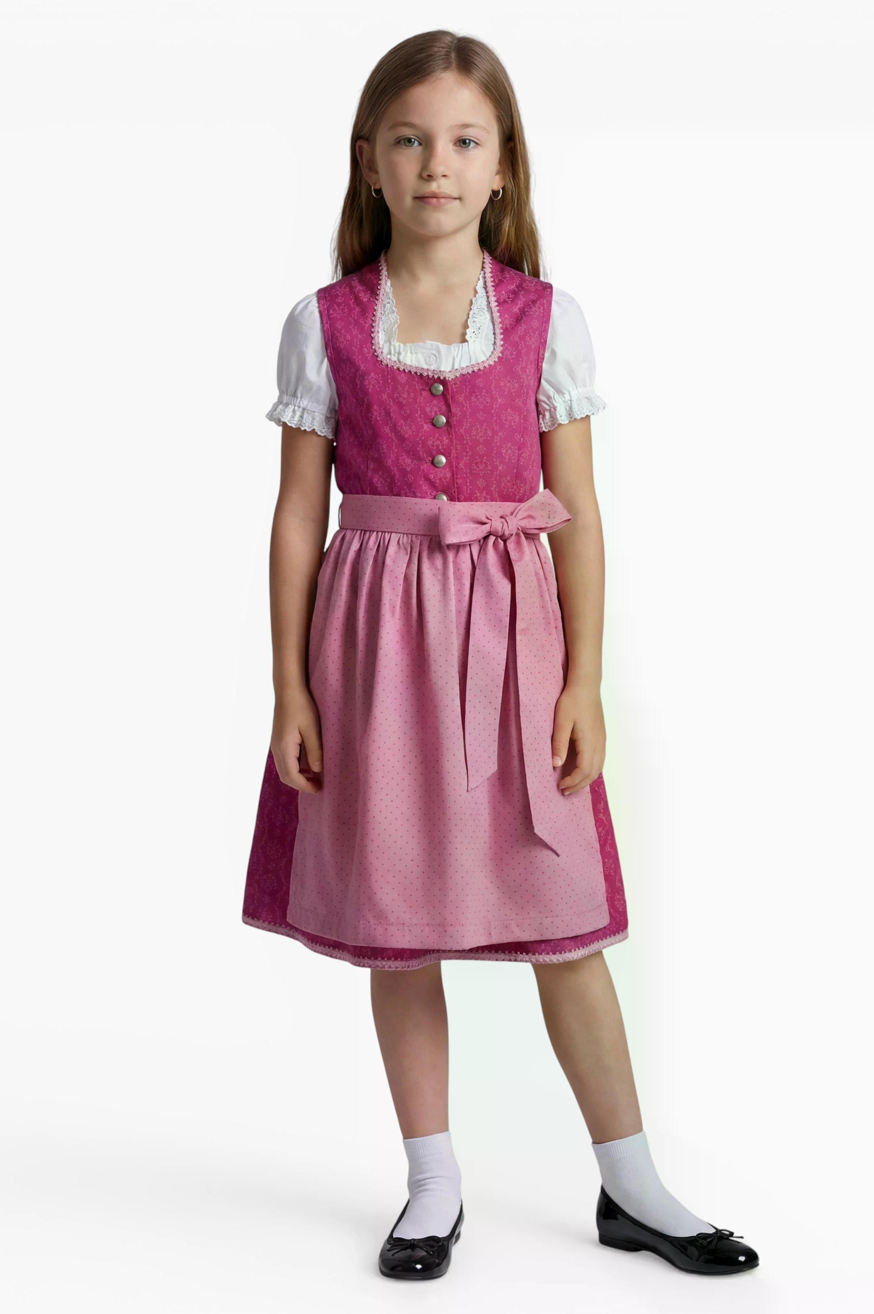 Kinderdirndl Charlotta am Model getragen