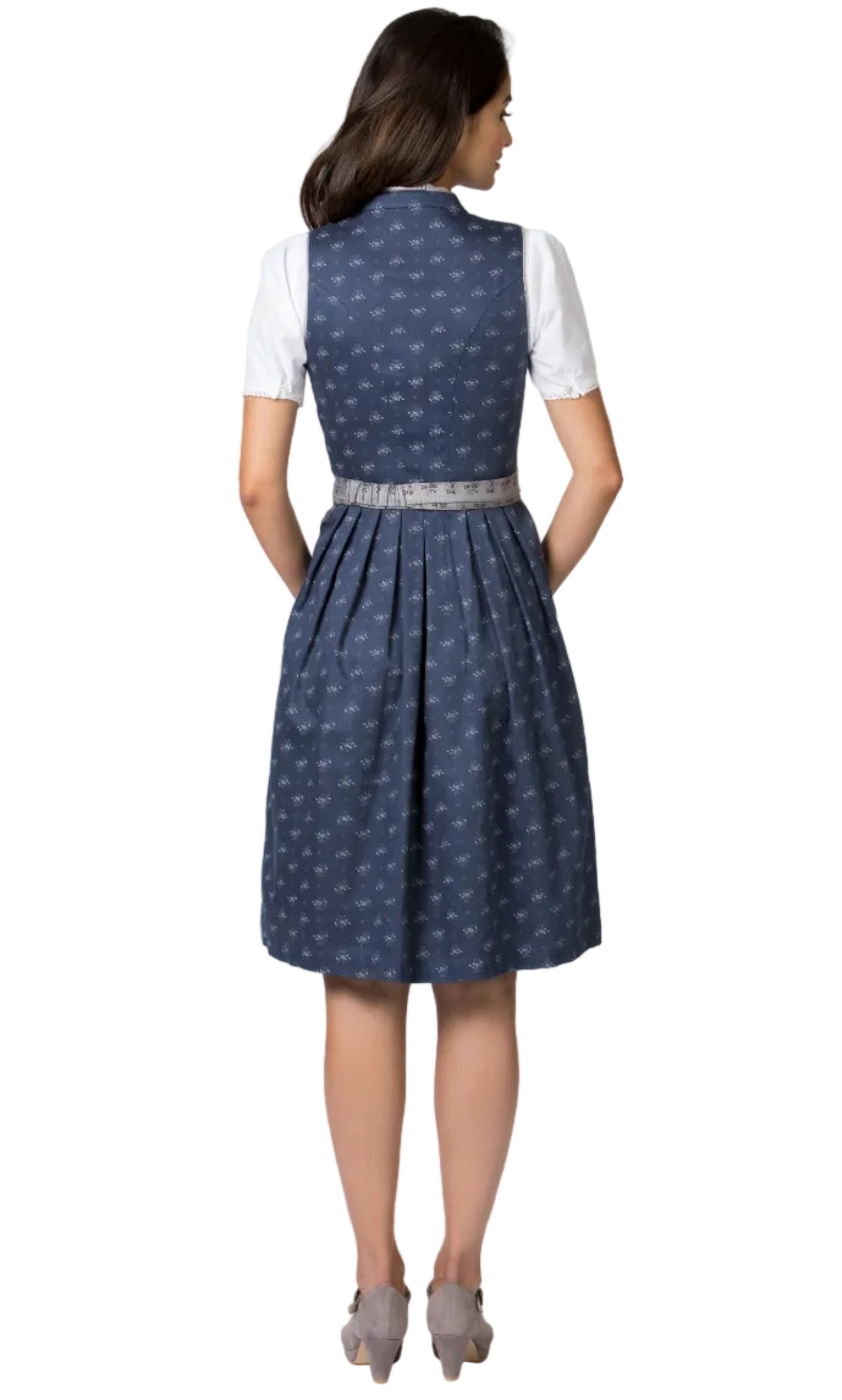 Model trägt Dirndl Amalie, Rückansicht