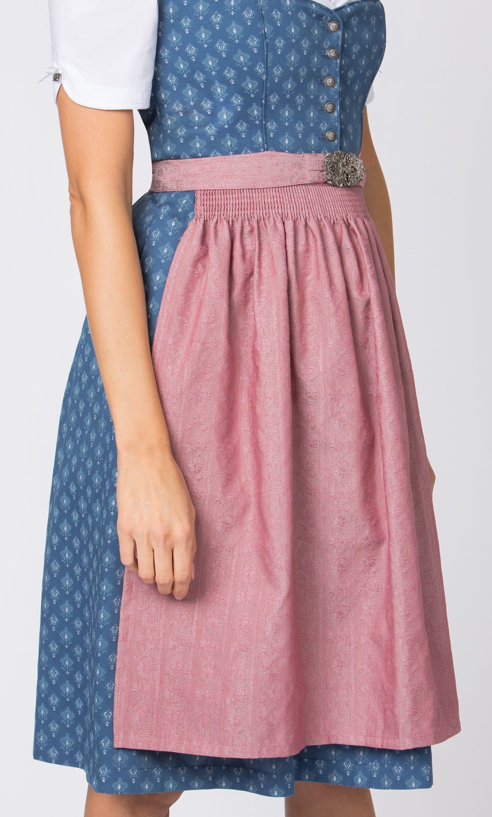 Detailaufnahme der Schürze vom Dirndl Coraline