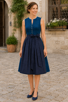 Dirndl Ivelina am Model getragen
