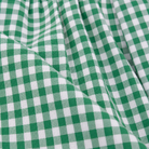 Detailaufnahme der Schürze vom Kinderdirndl Nele grün