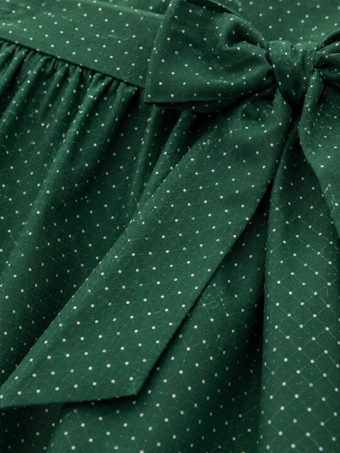 Detailaufnahme der Schürze vom Kinderdirndl Mariella