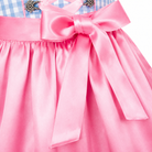 Detailaufnahme der Schürze vom Kinderdirndl Mia blau