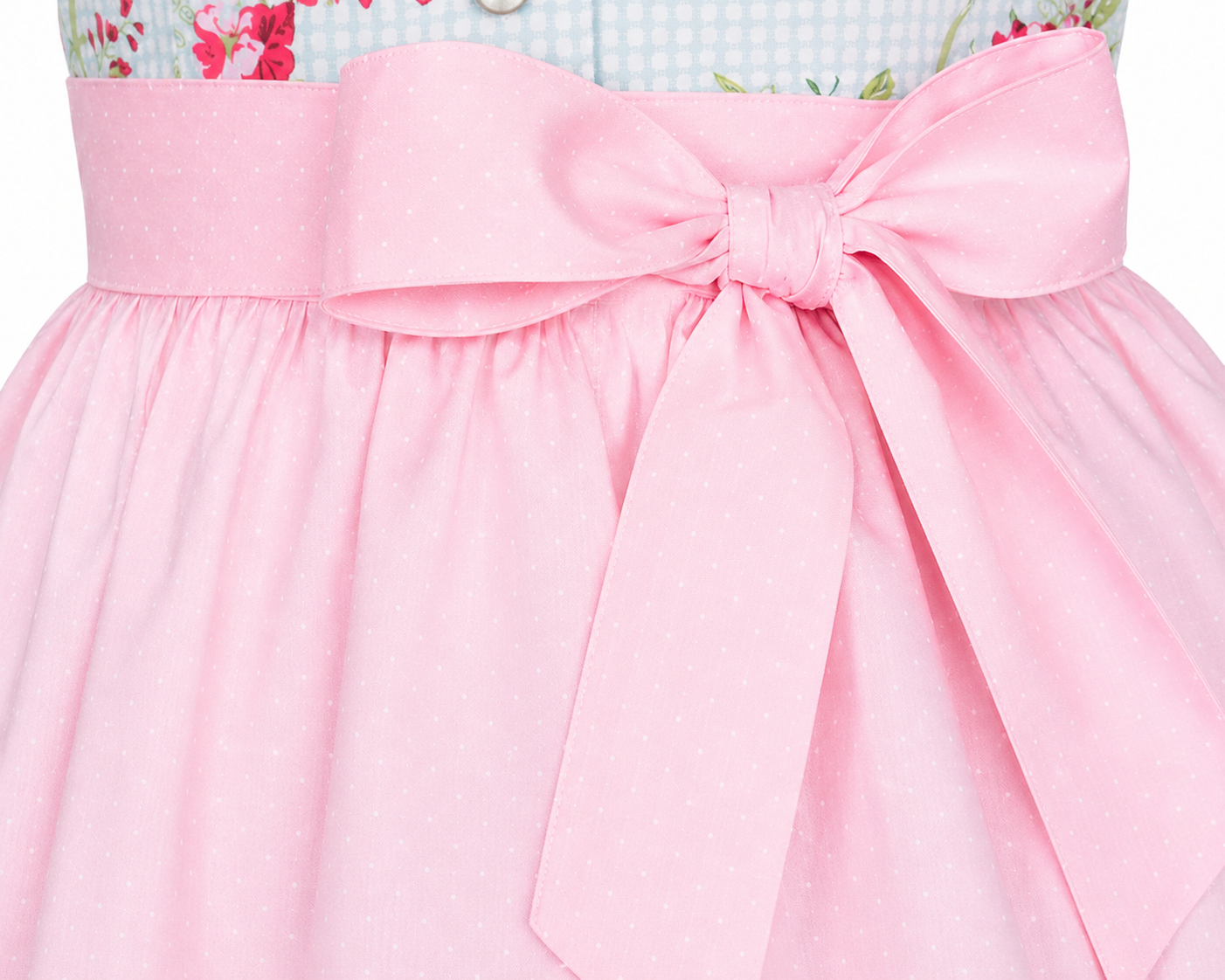 Detailaufnahme der Schürze vom Kinderdirndl Vicky