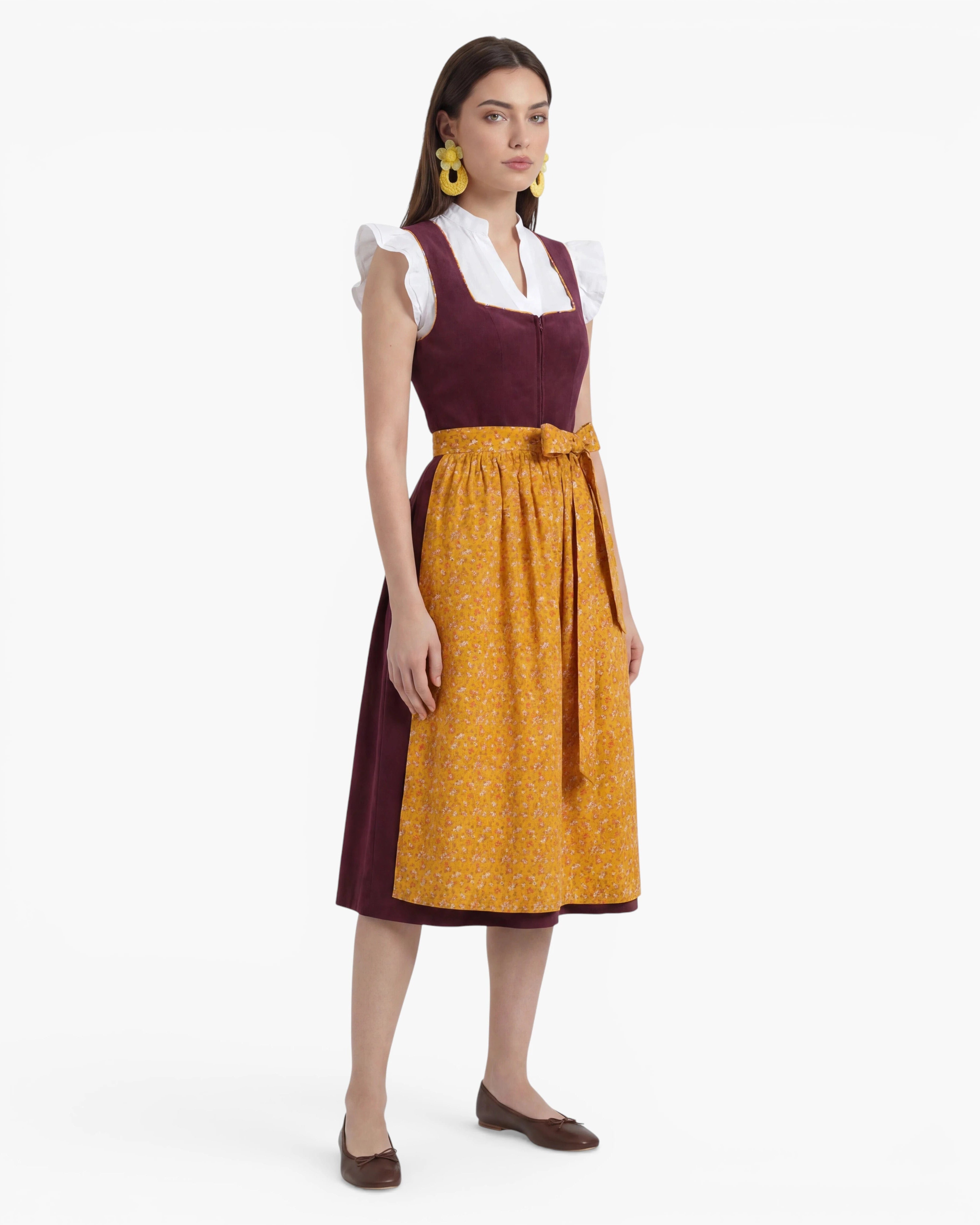 Dirndl Bridget getragen von Model Seitenansicht