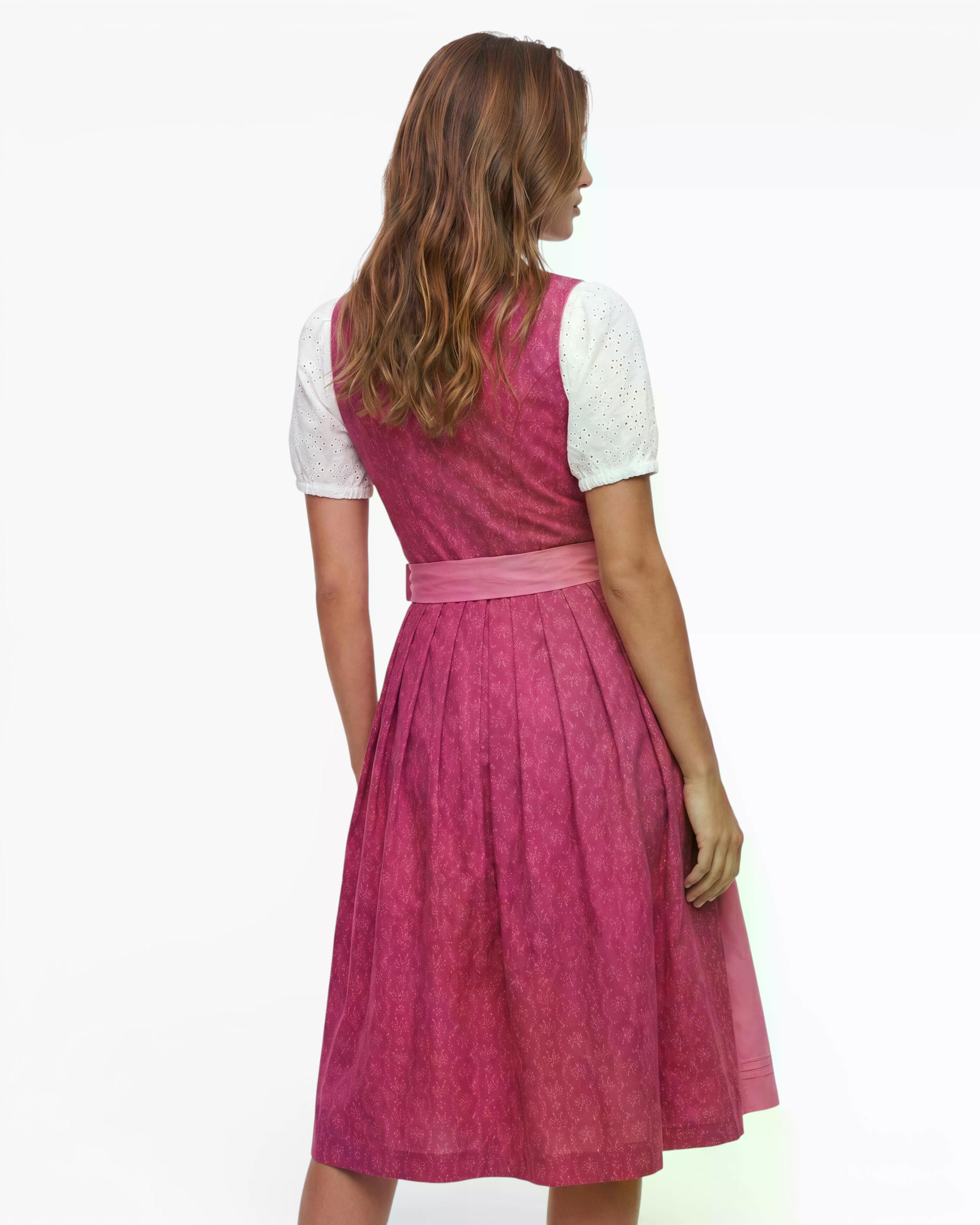 Dirndl Erika am Model getragen Rückansicht