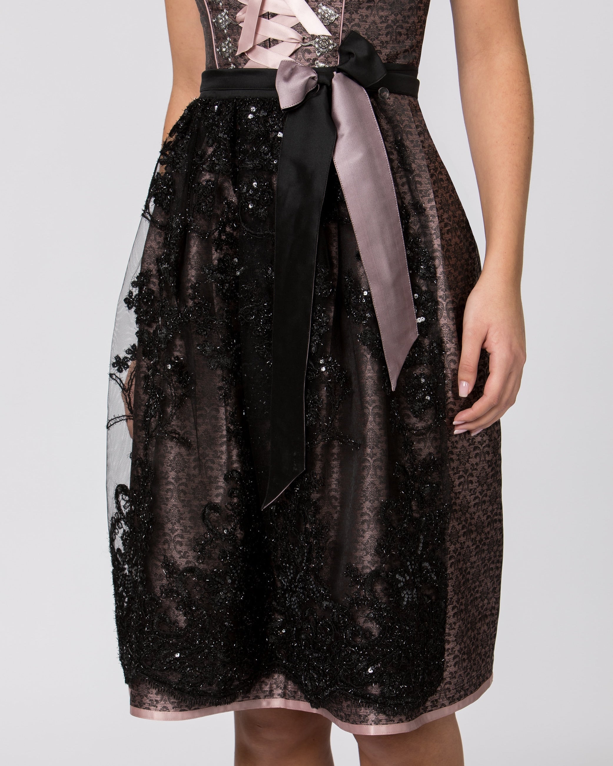 Detailansicht Schürze Dirndl Finja