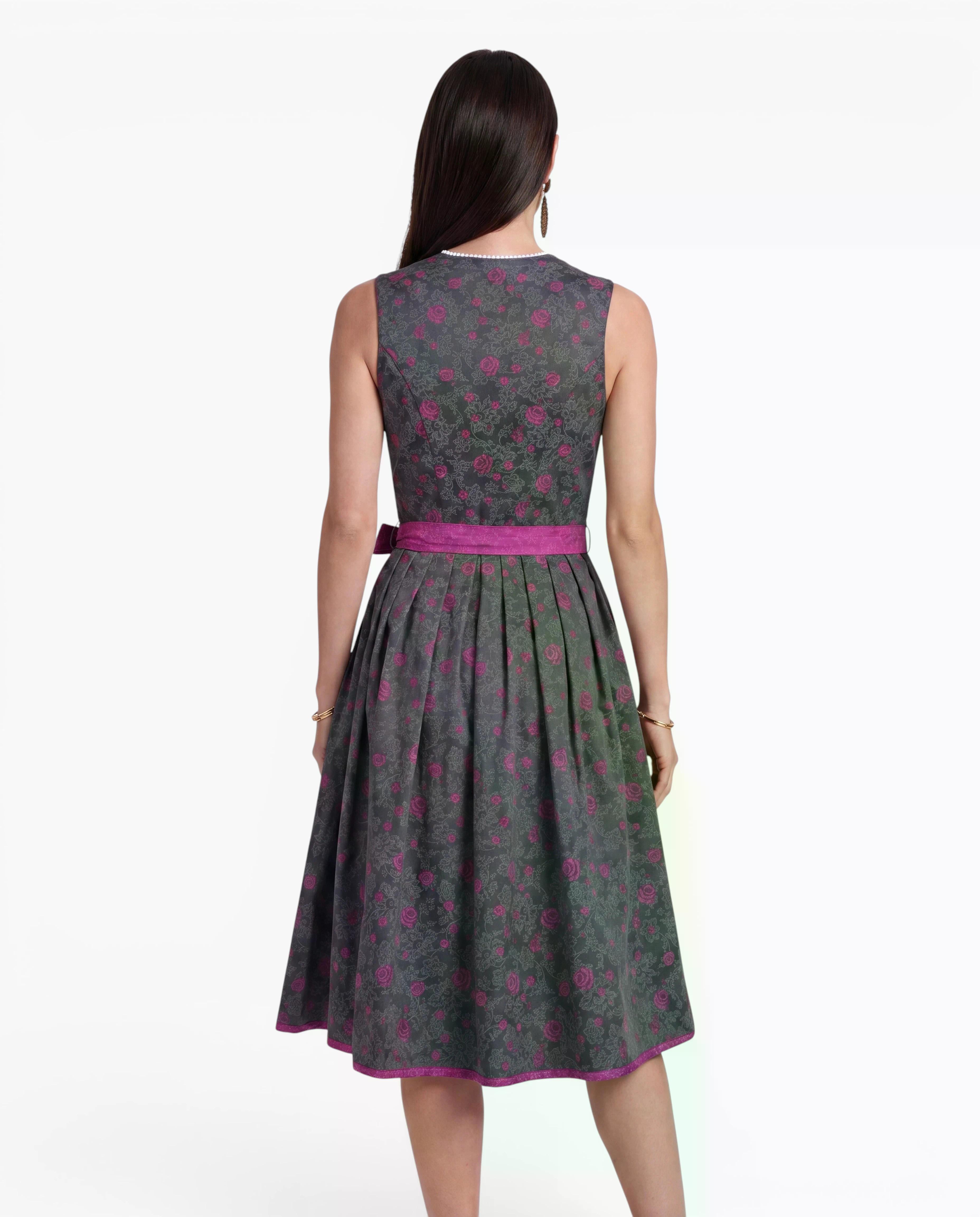 Dirndl Nadja am Model Rückansicht