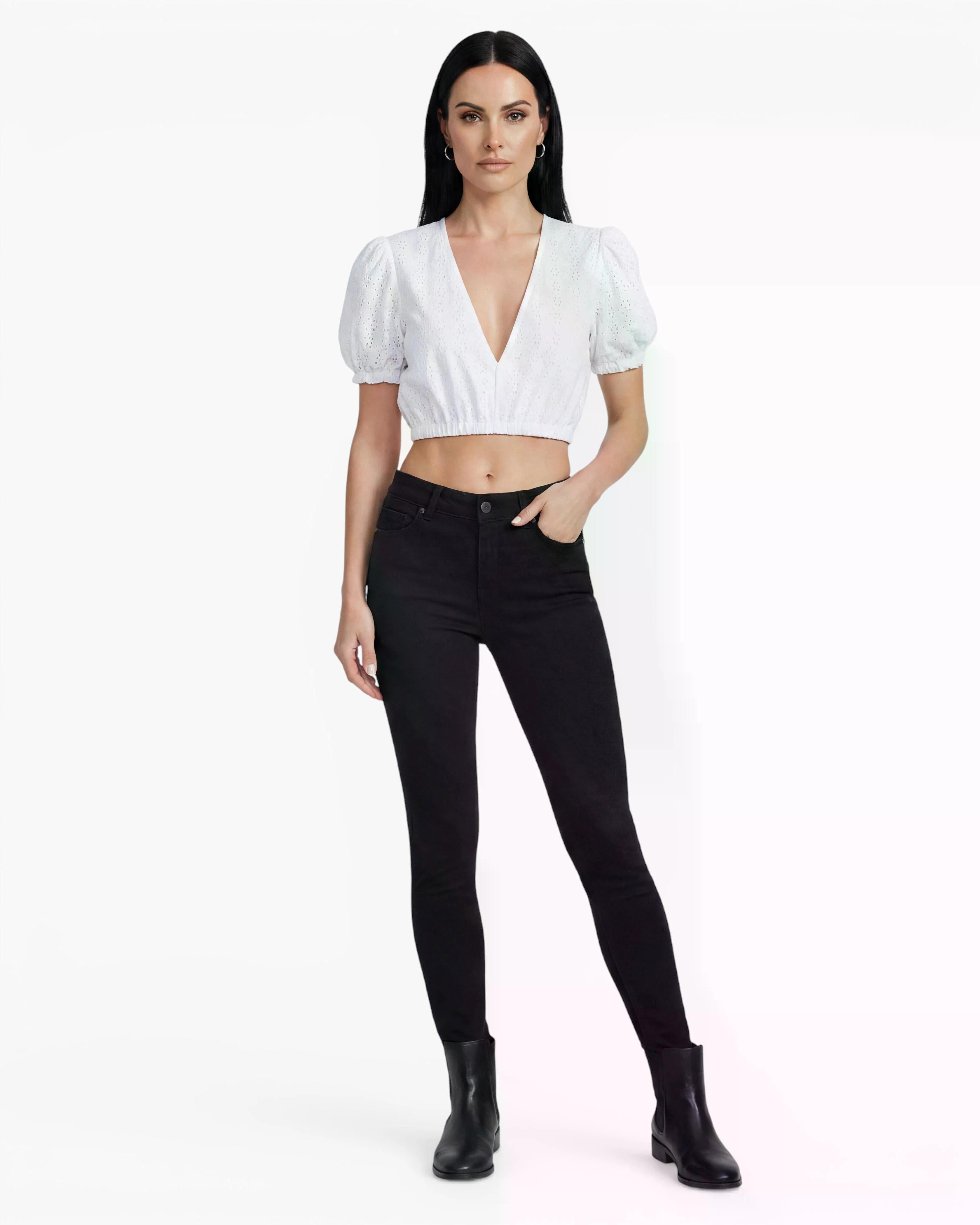Dirndlbluse Lindsay Ganzkörperfoto