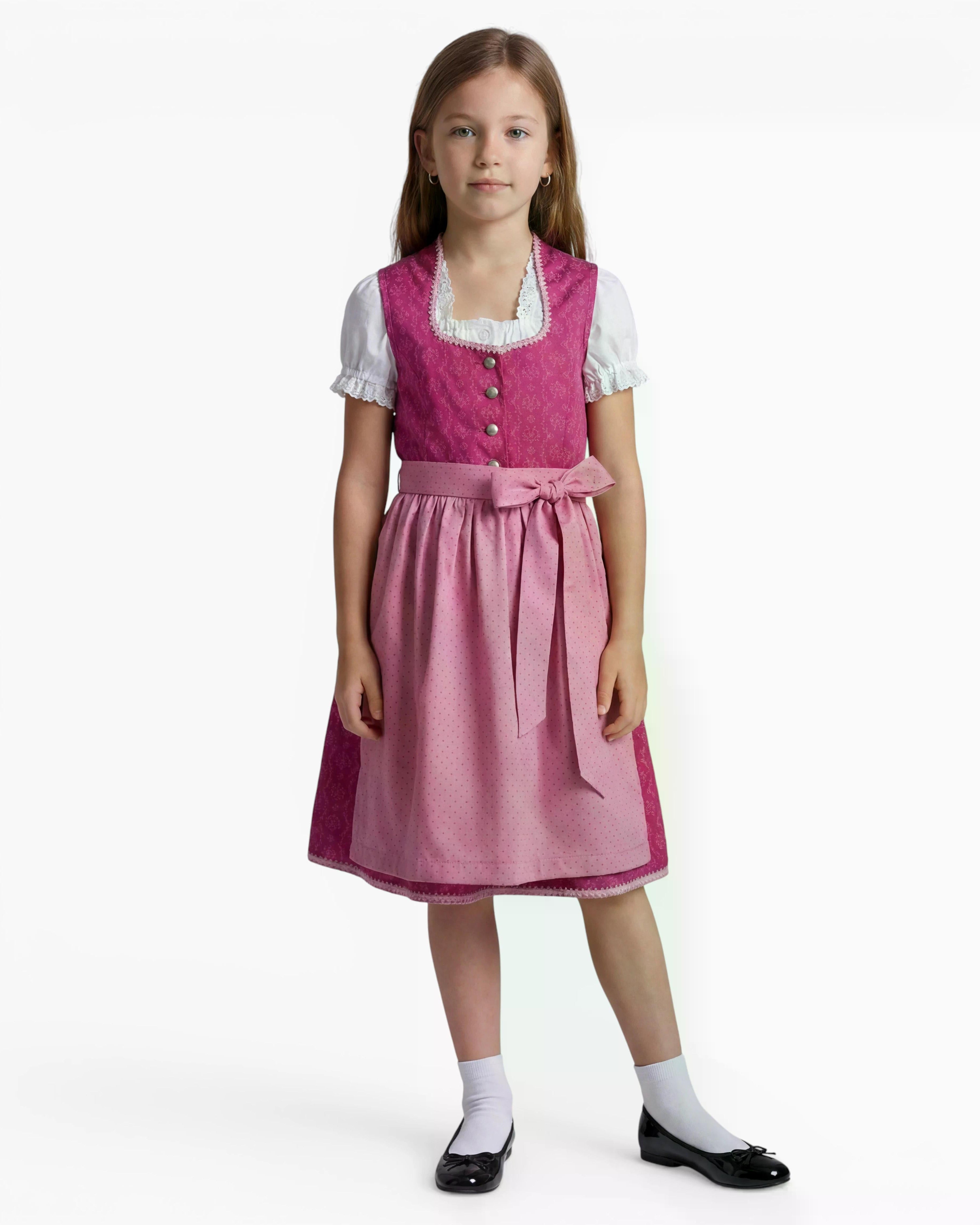Kinderdirndl Charlotta am Model getragen