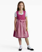 Kinderdirndl Charlotta am Model getragen