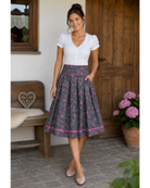 rachtenrock Anne aus dunkelgrauer Baumwolle mit rosa Rosenmuster und 65 cm Rocklänge.