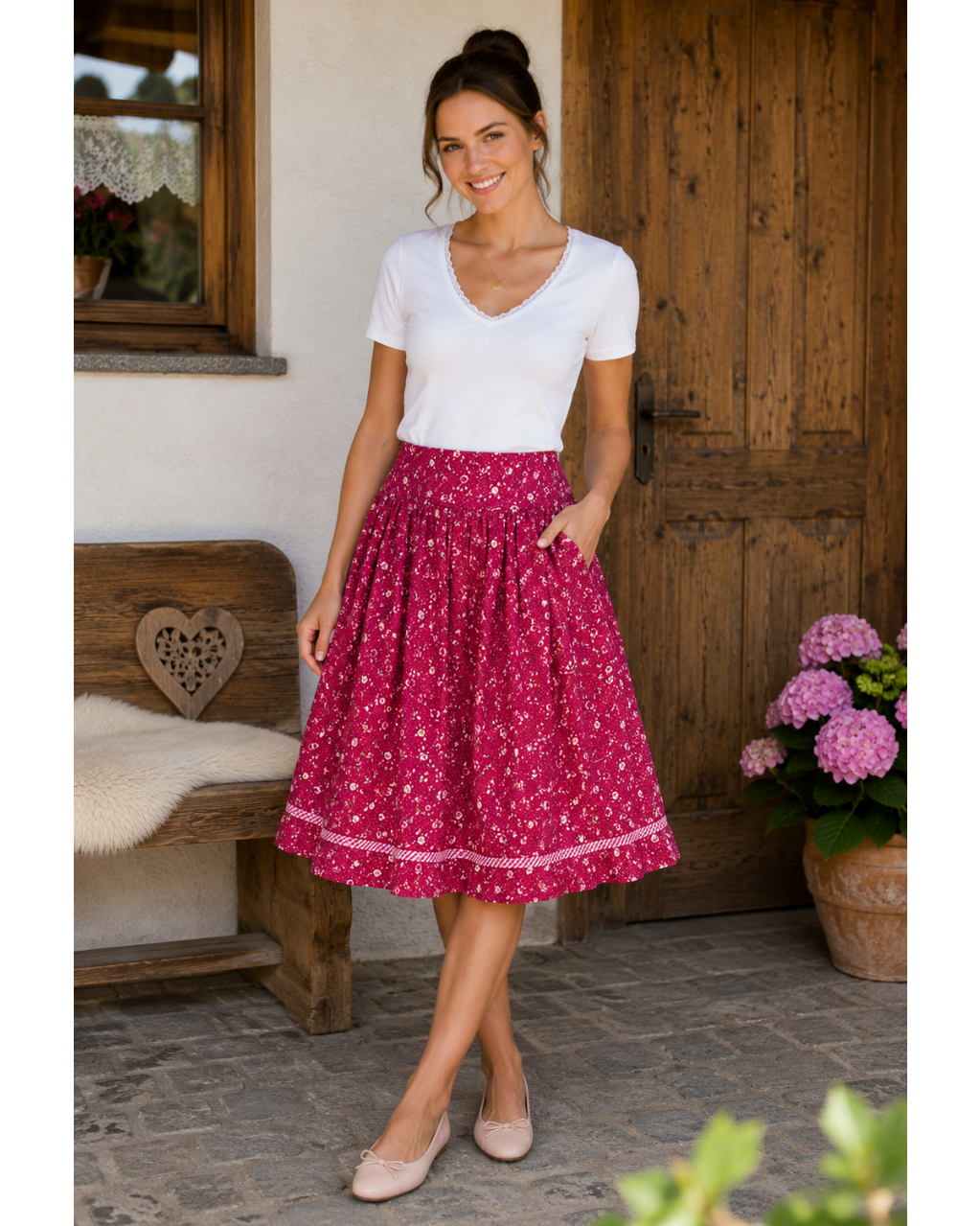 Trachtenrock Karin aus 100 % Baumwolle mit floralem Muster in rot, Rocklänge 65 cm.