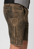 Trachtenlederhose Lewis in Nuss gespeckt, Detail des Bunds