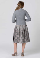 Trachten-Strickjacke Juliette in Grau, Rückansicht