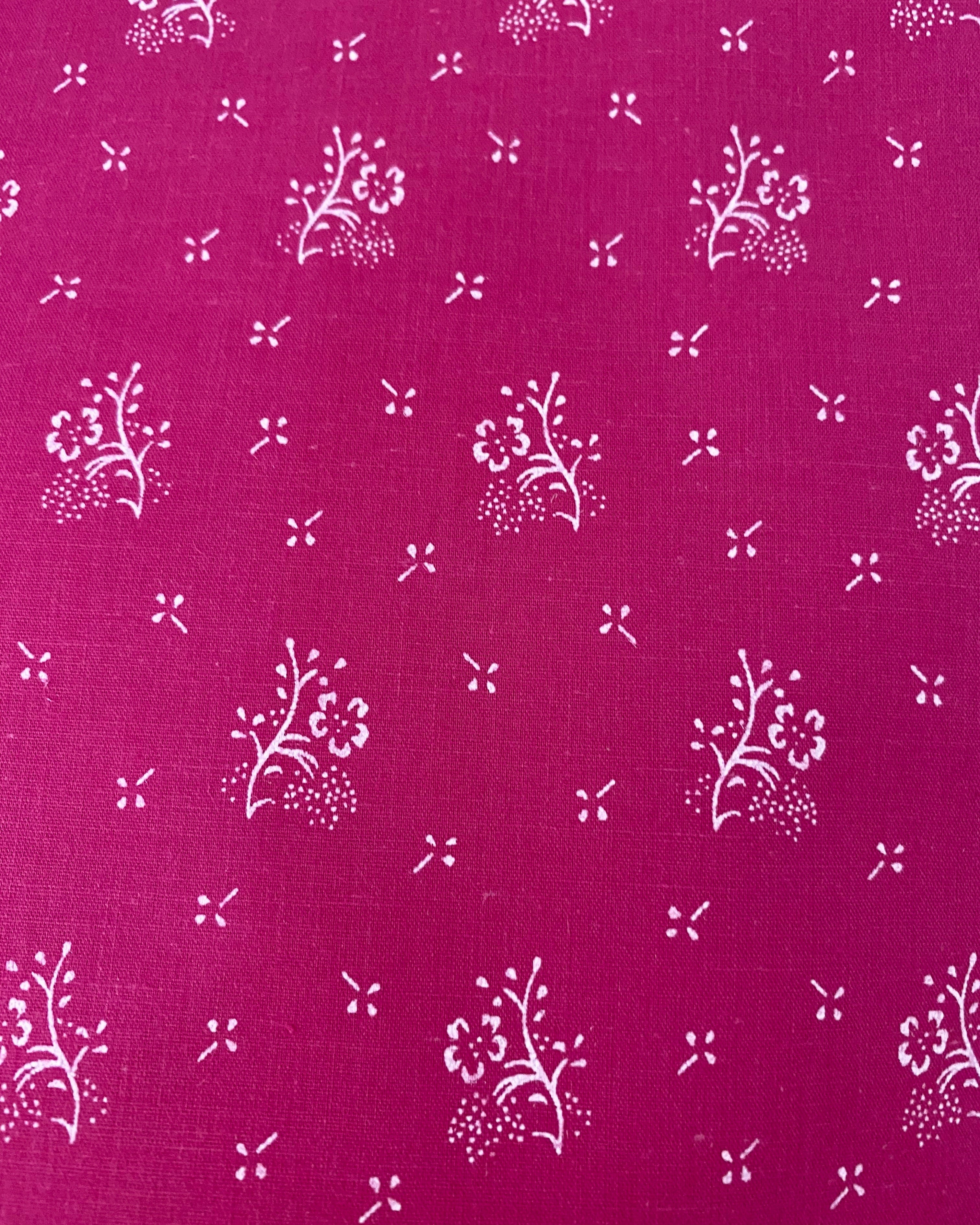 Pinker Trachtenstoff am Stück