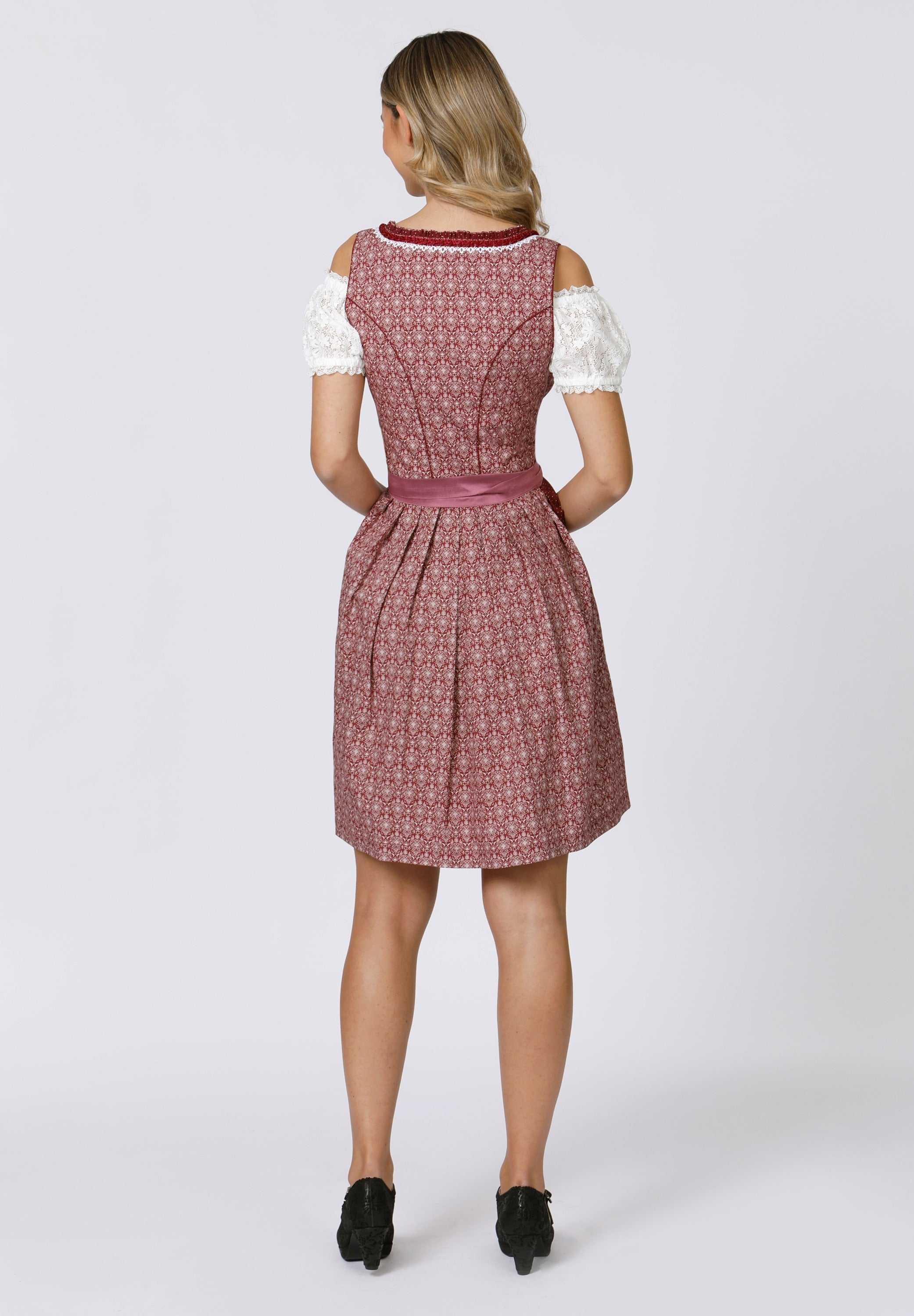 Dirndl Kim in Bordeaux mit passender Schürze