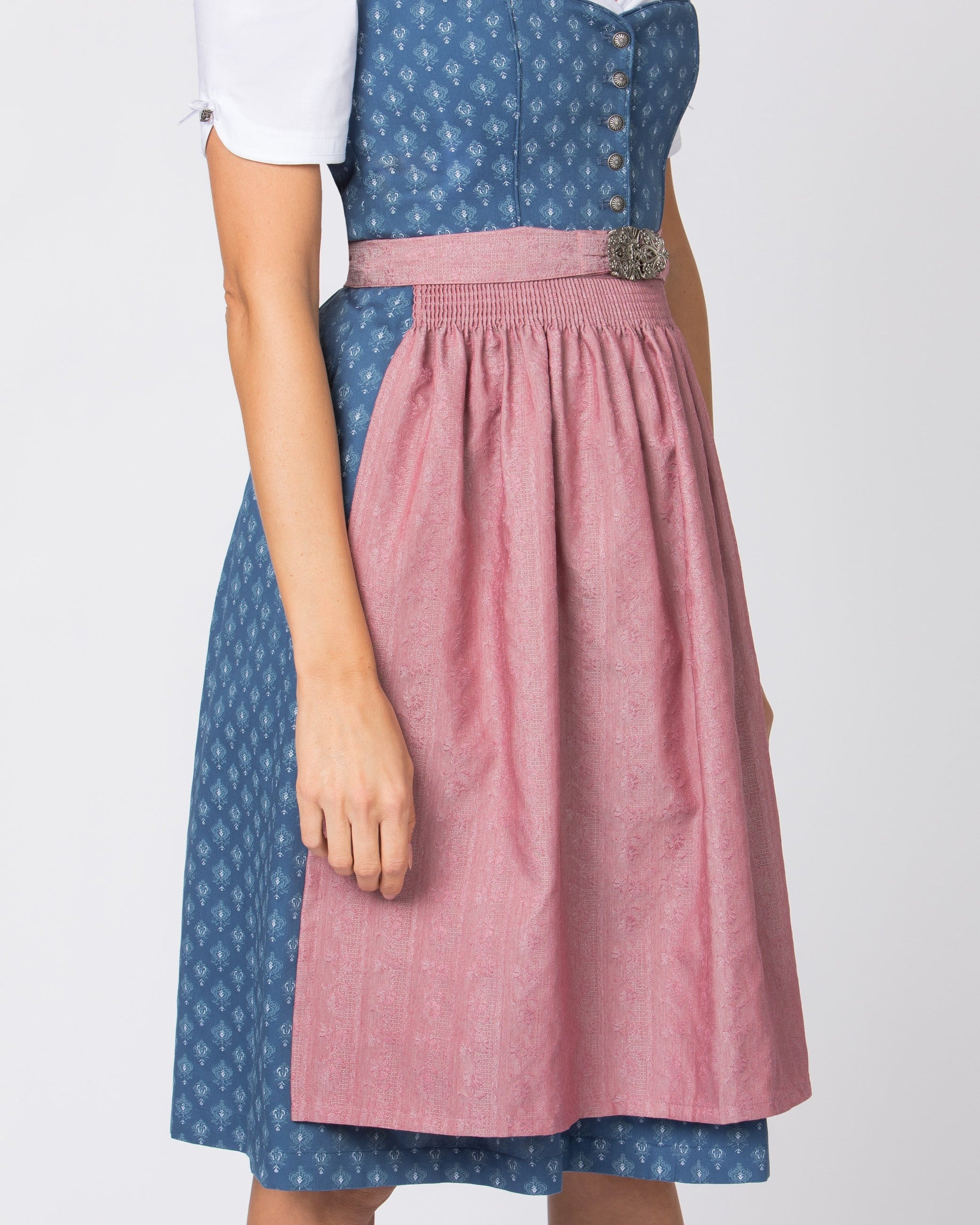 Detailaufnahme der Schürze vom Dirndl Coraline
