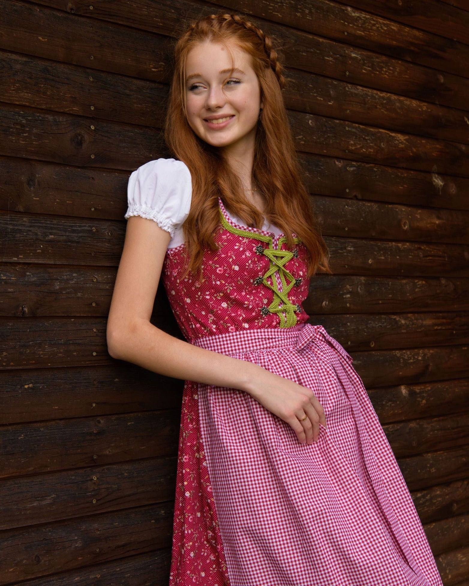 Dirndl Elli in Rot  mit karierter Schürze Detail Oberteil